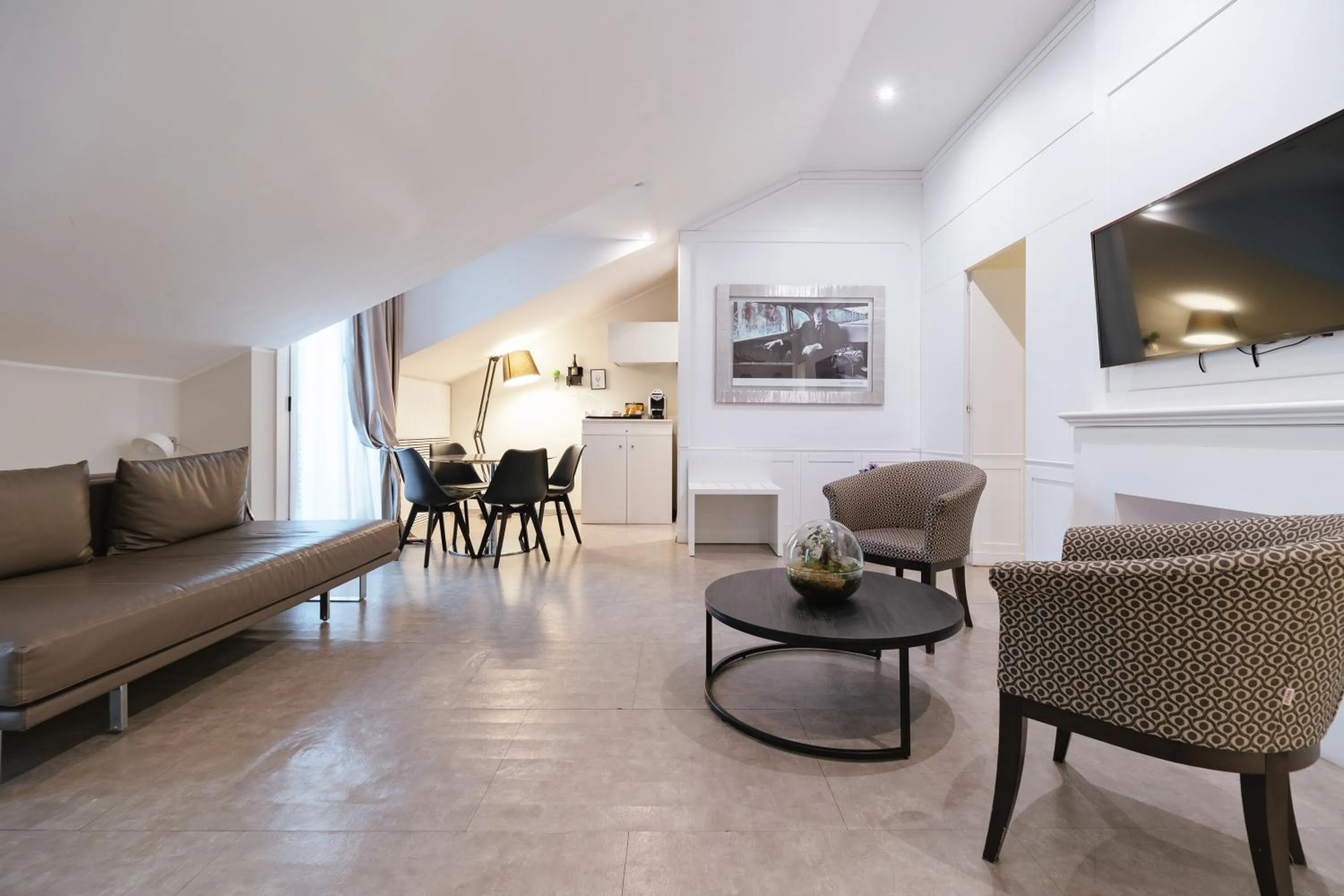 Bedroom in Montenapoleone Suites