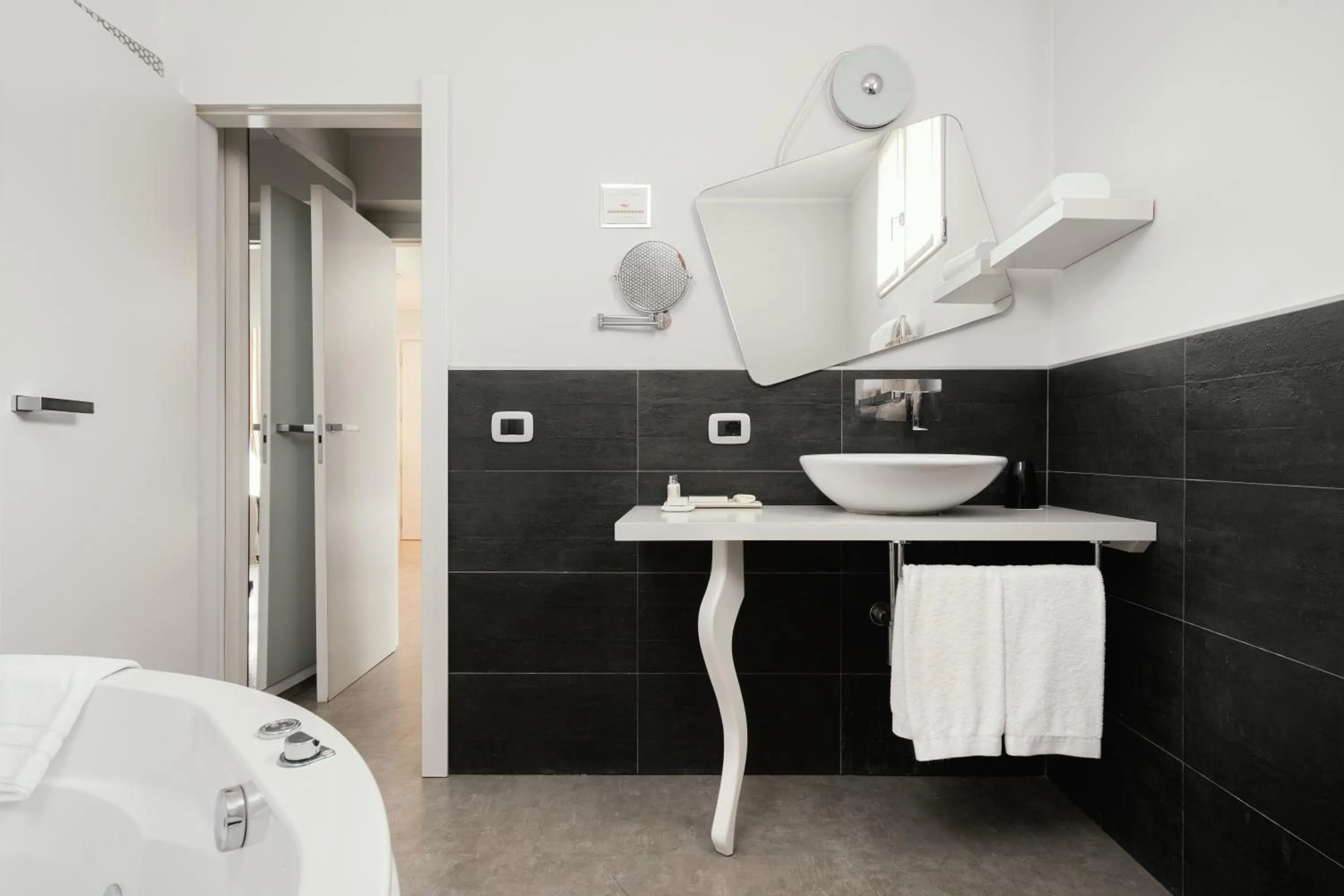 Bathroom in Montenapoleone Suites