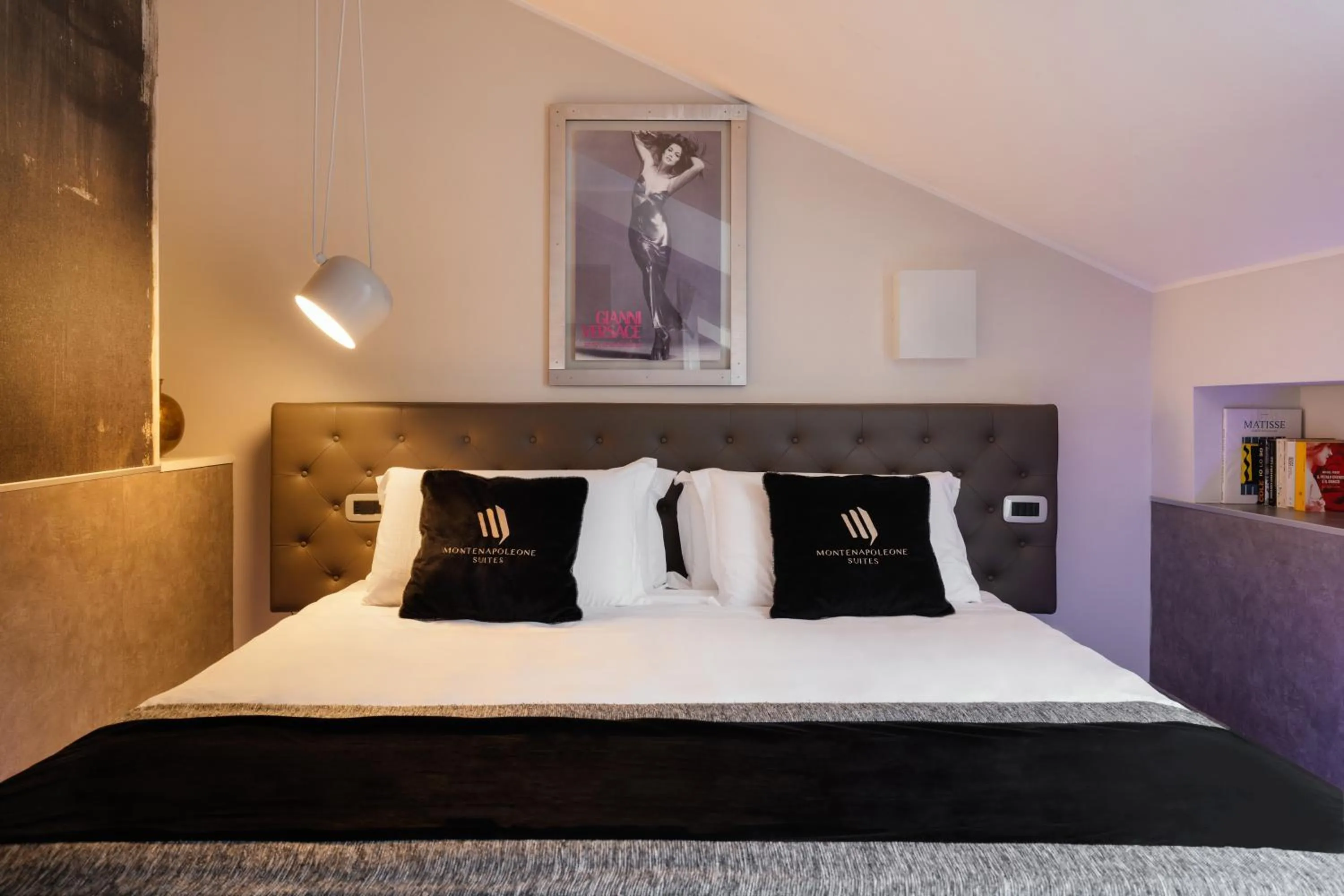 Photo of the whole room, Bed in Montenapoleone Suites