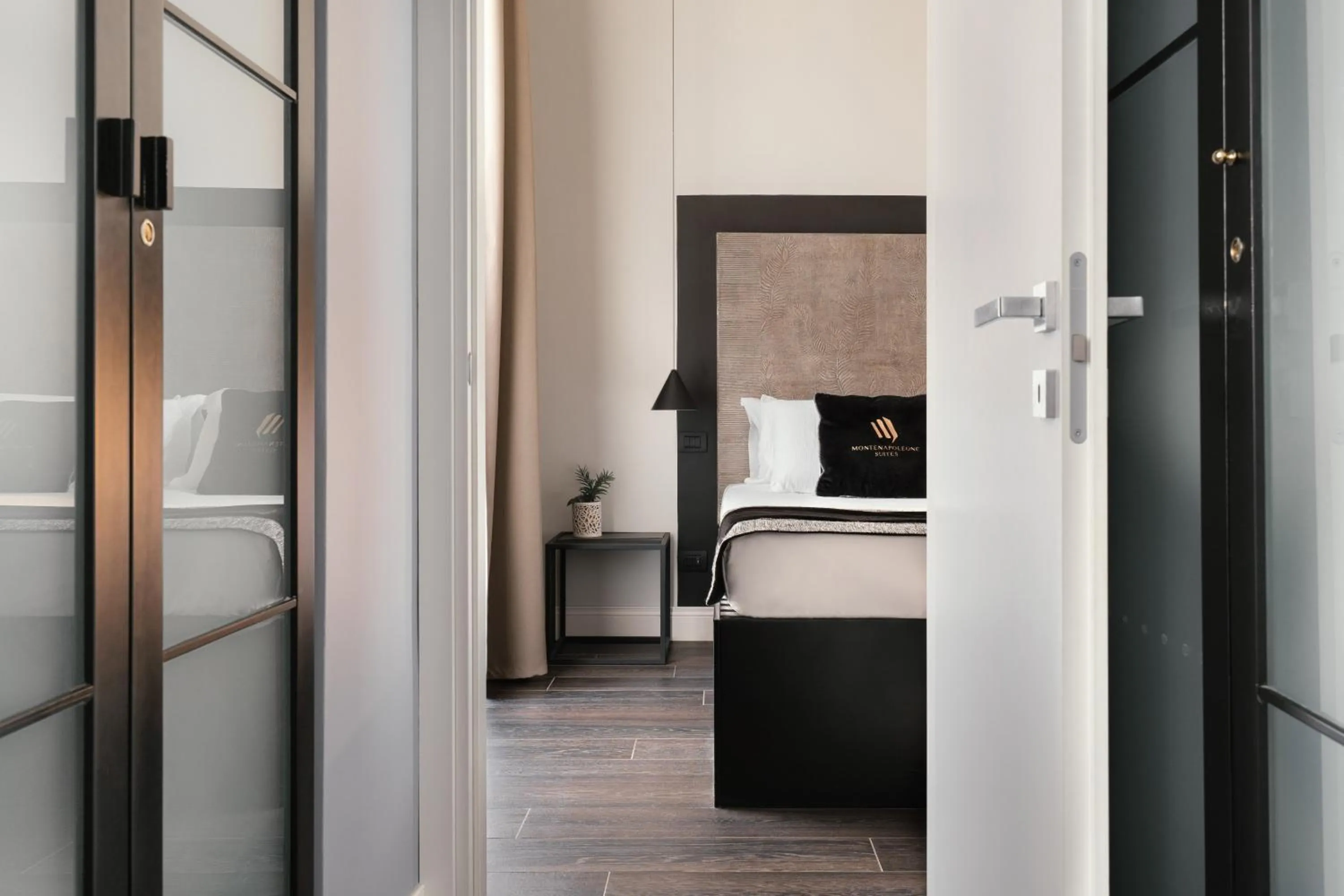 Bedroom, Bed in Montenapoleone Suites