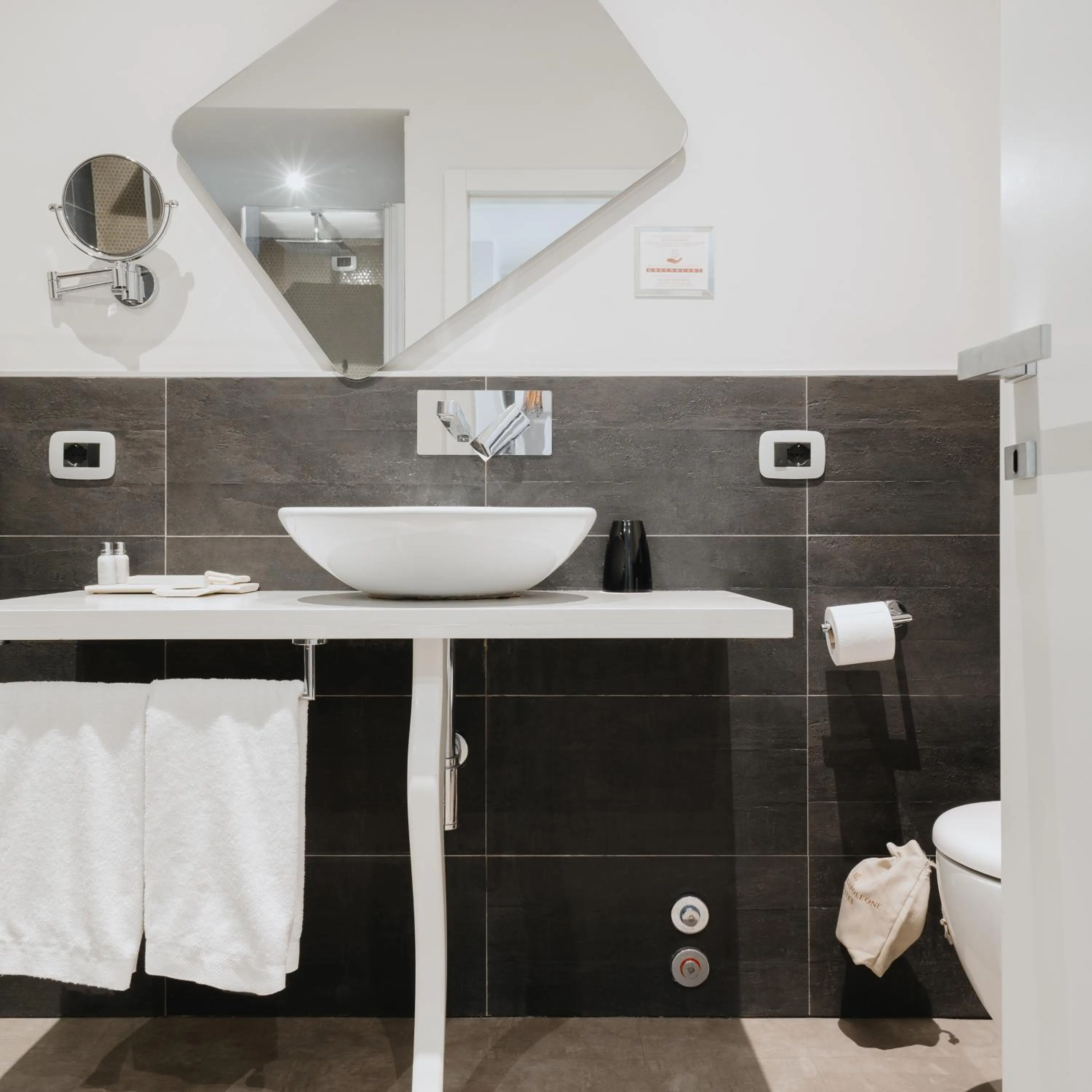 Bathroom in Montenapoleone Suites