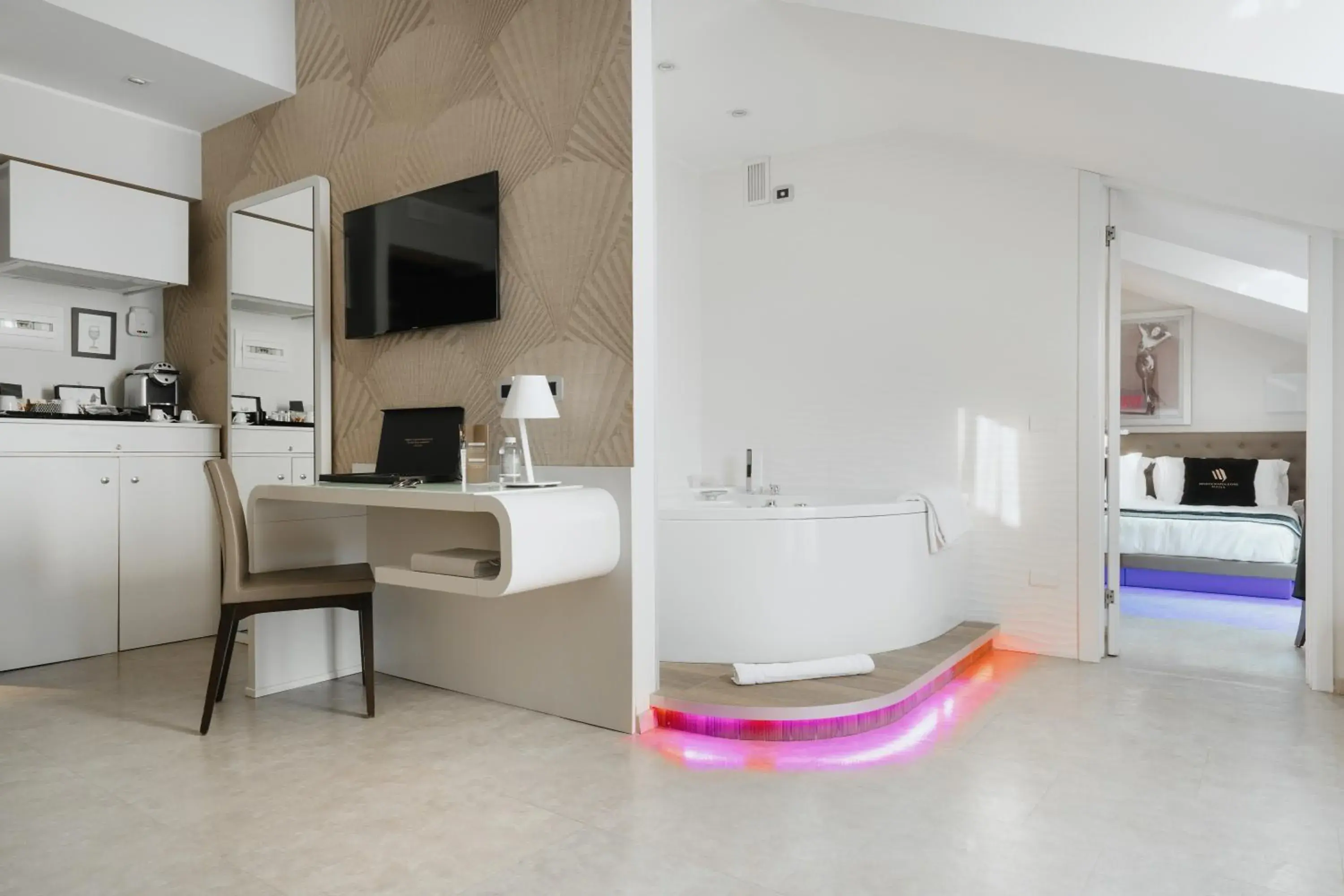 Deluxe Suite with Hot Tub in Montenapoleone Suites Deluxe Suite with Hot Tub in Montenapoleone Suites