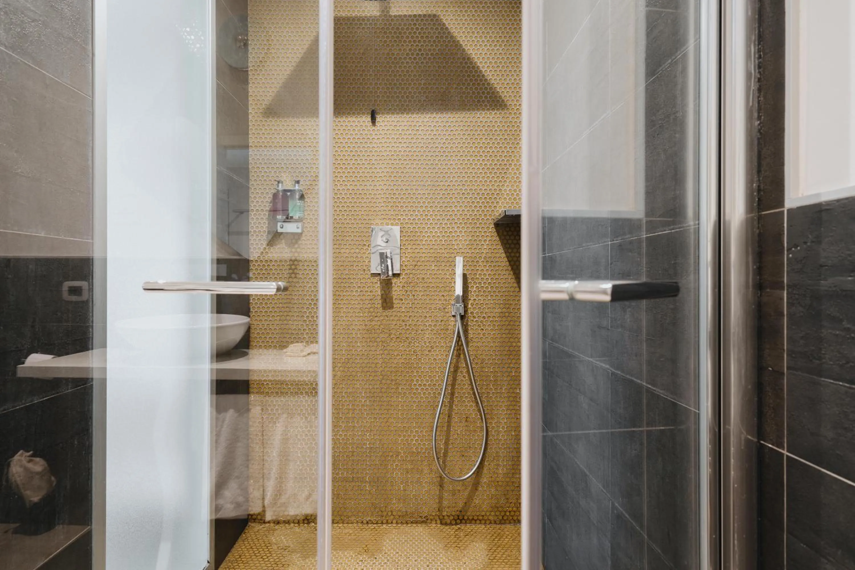 Bathroom in Montenapoleone Suites