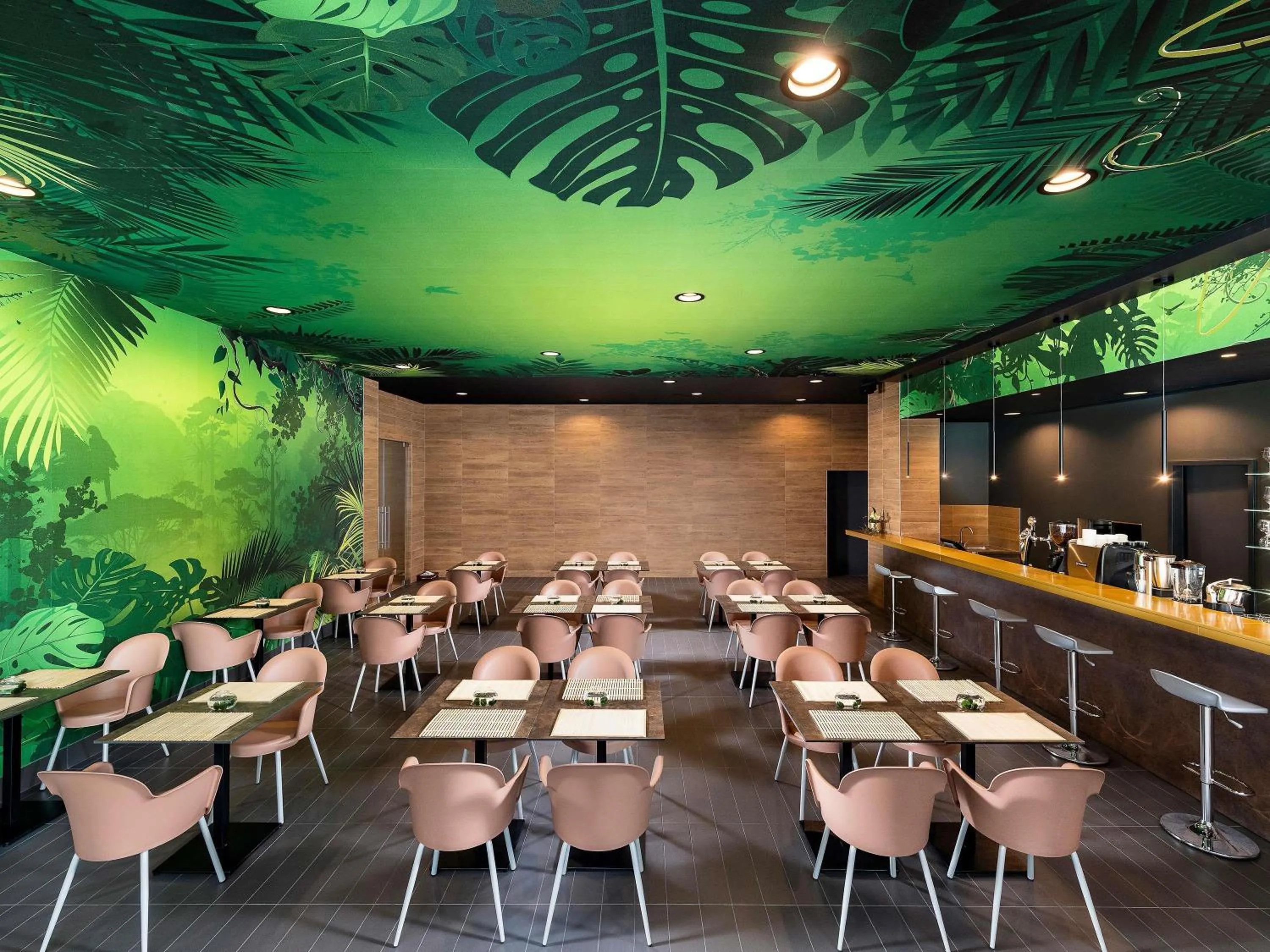 Lounge or bar in Minaro Hotel Tokaj - MGallery Collection