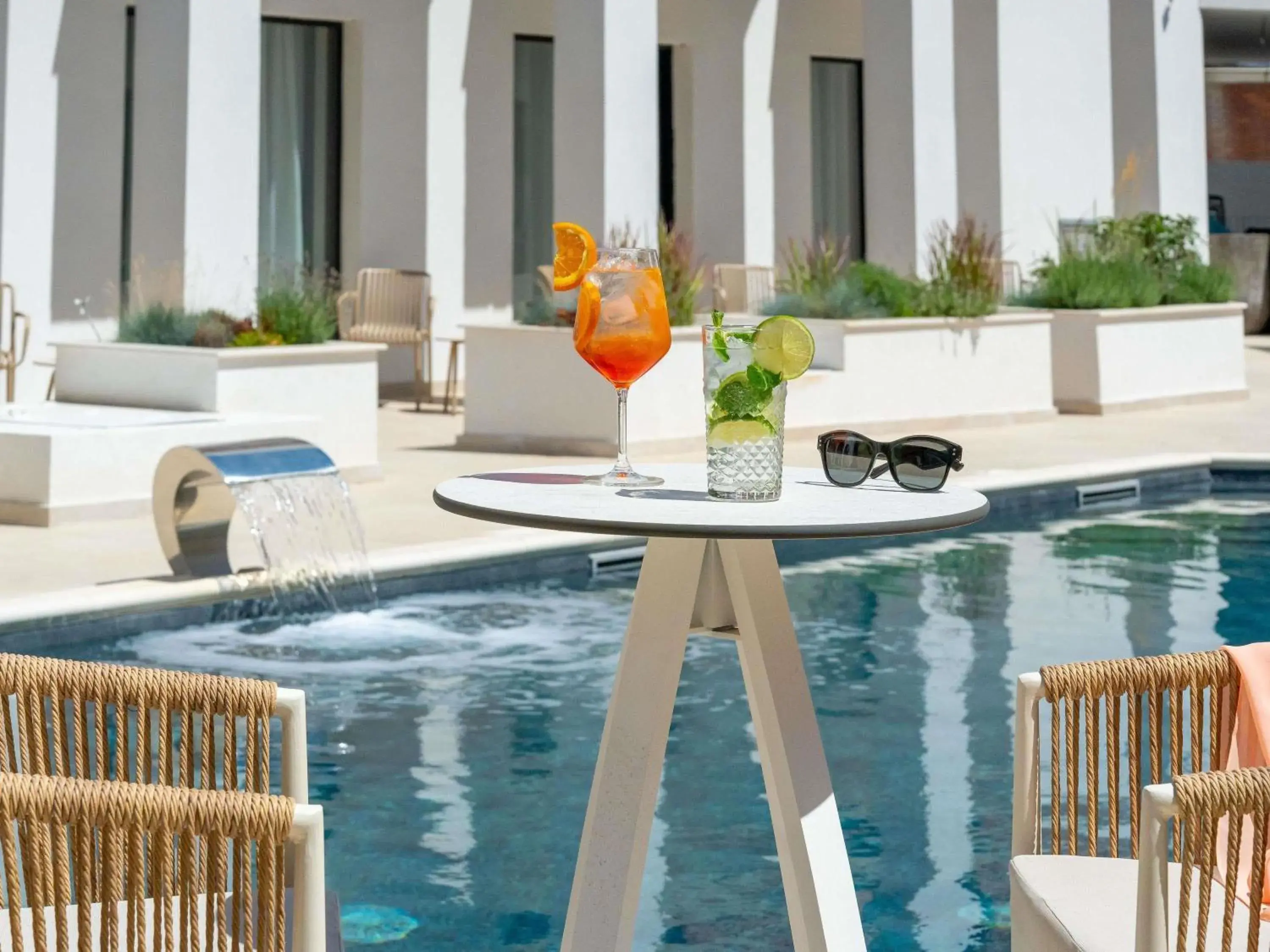 Pool view in Mercure Conacul Cozieni Pool view in Mercure Conacul Cozieni