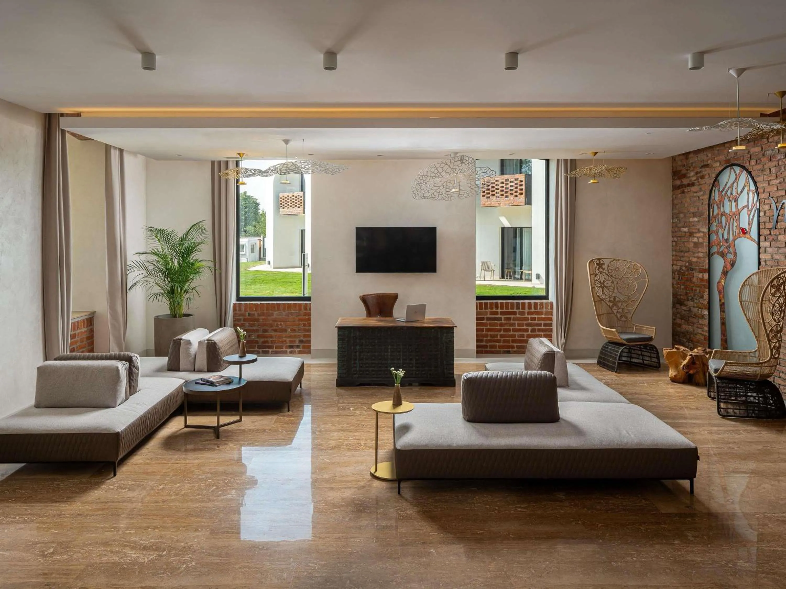 Lounge or bar in Mercure Conacul Cozieni