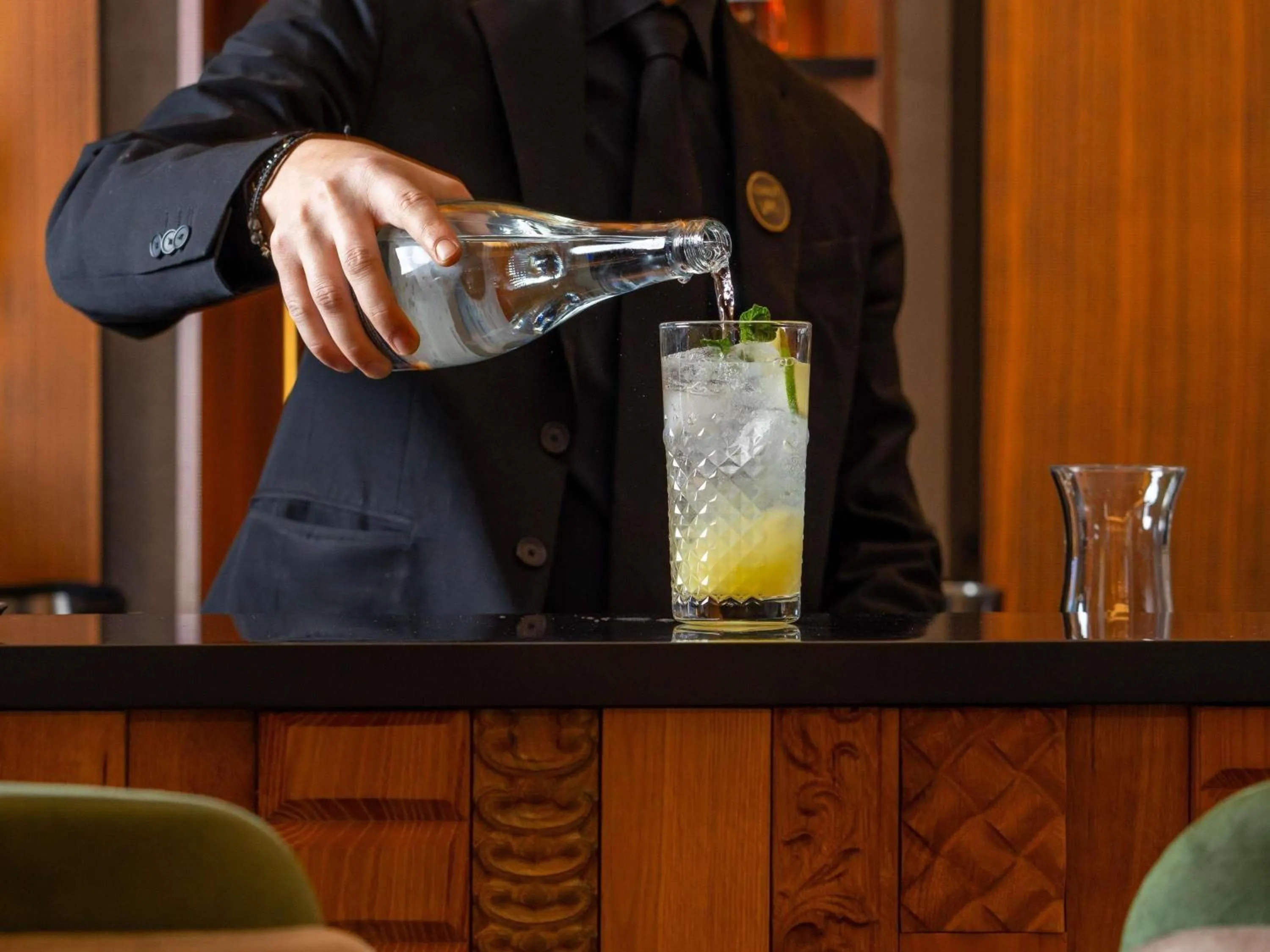 Lounge or bar in Mercure Conacul Cozieni