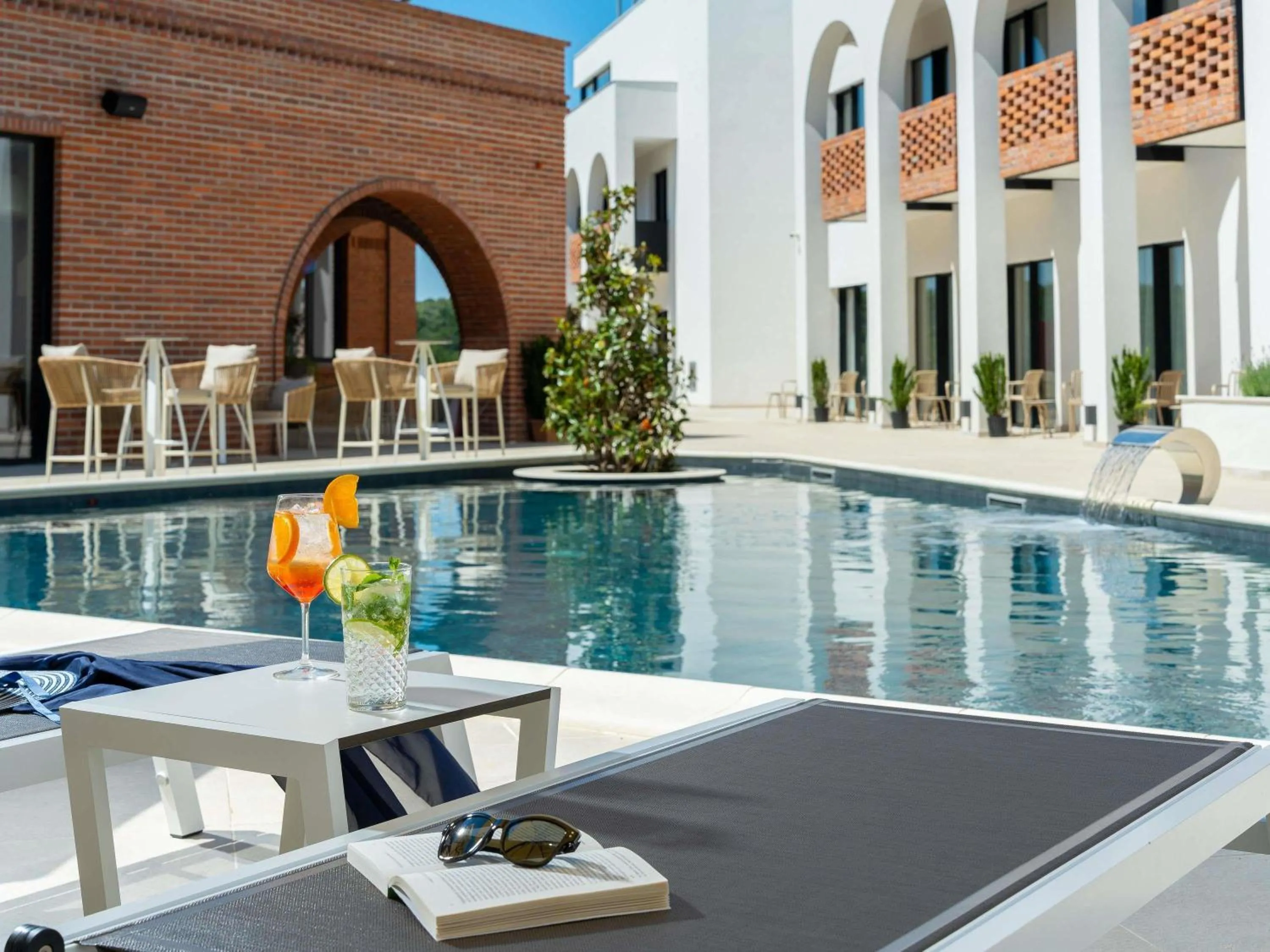 Property building in Mercure Conacul Cozieni