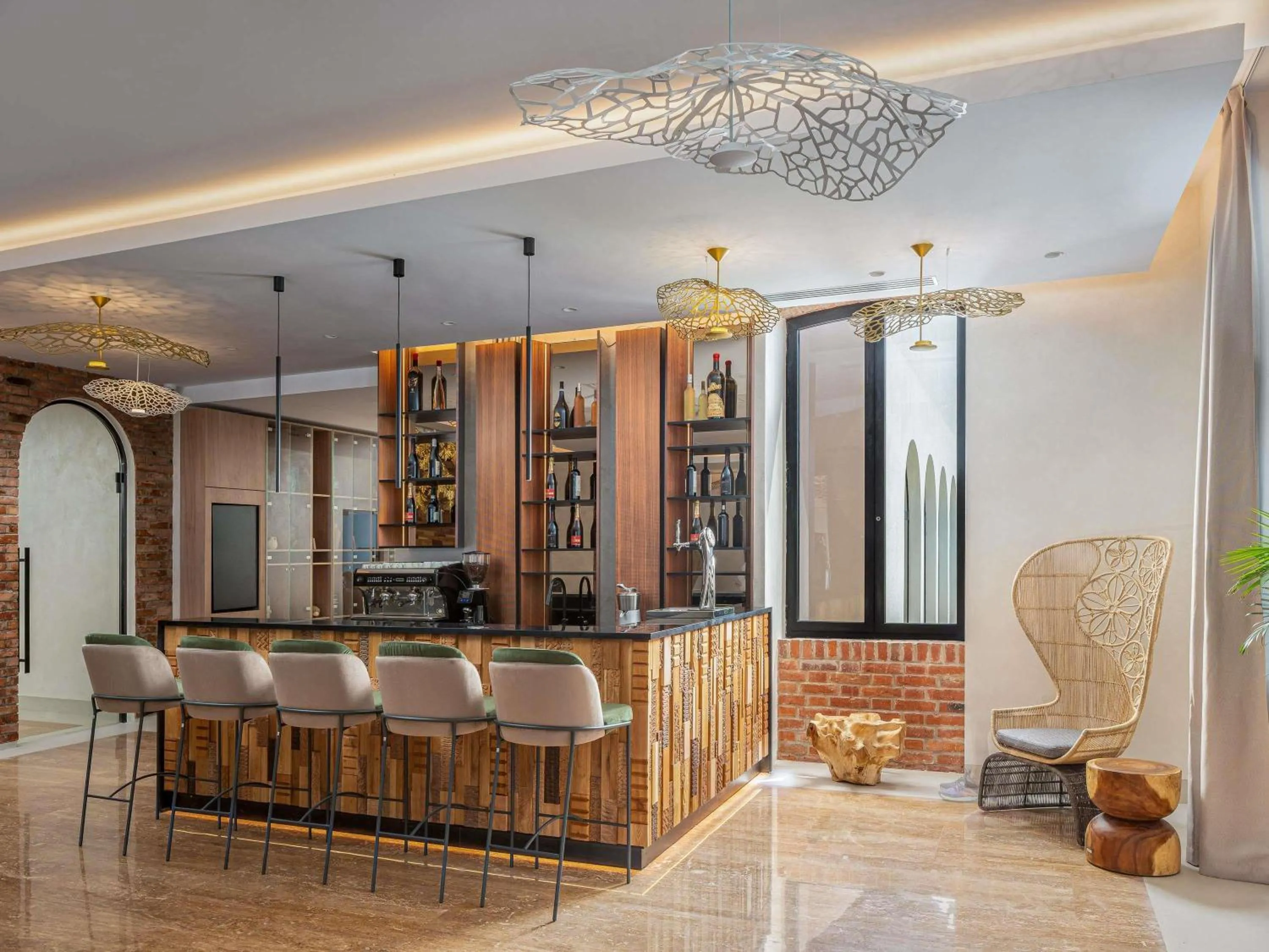 Lounge or bar in Mercure Conacul Cozieni