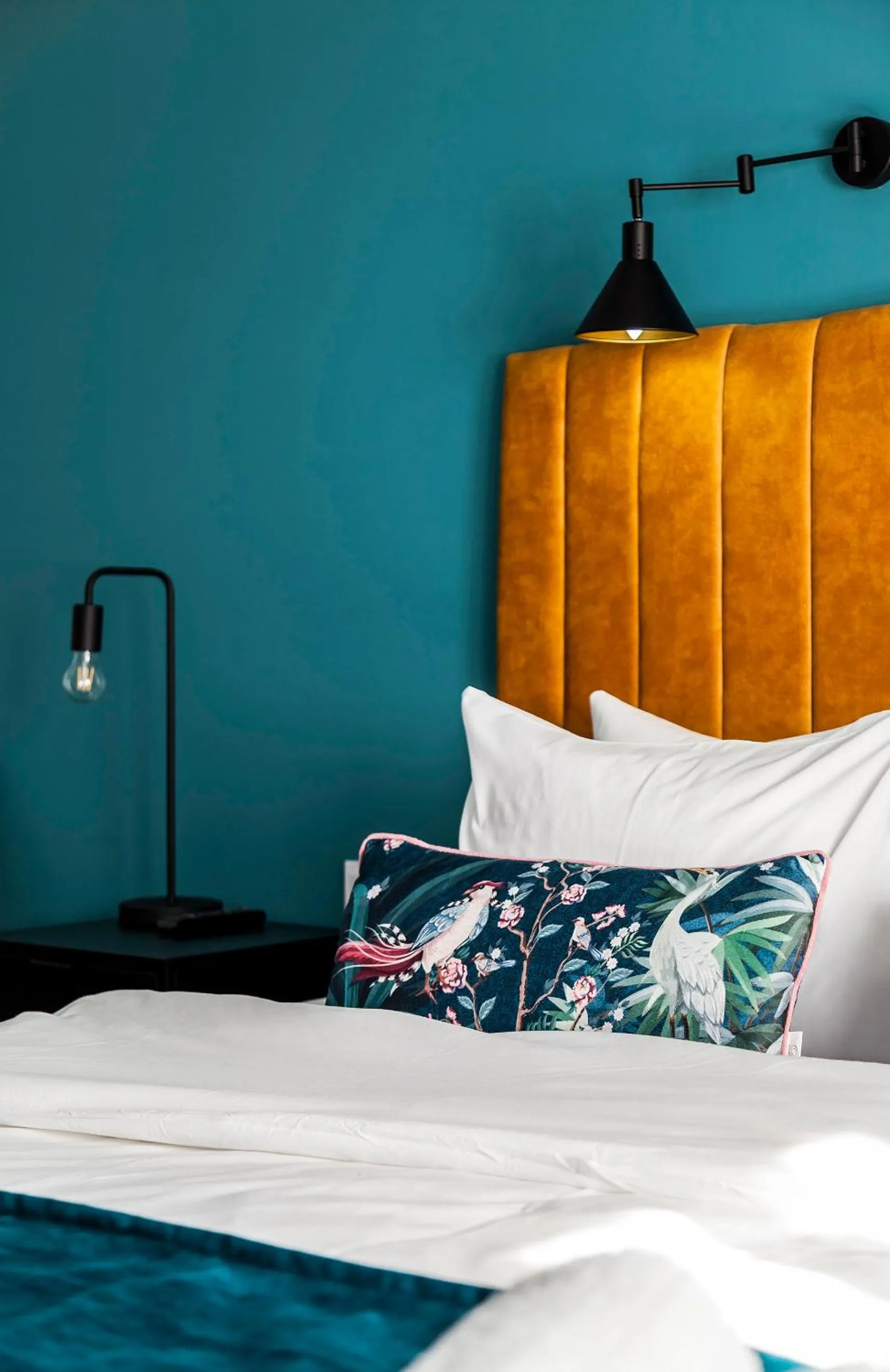 Bedroom, Bed in Giselle Vintage Doubles - Adults Only