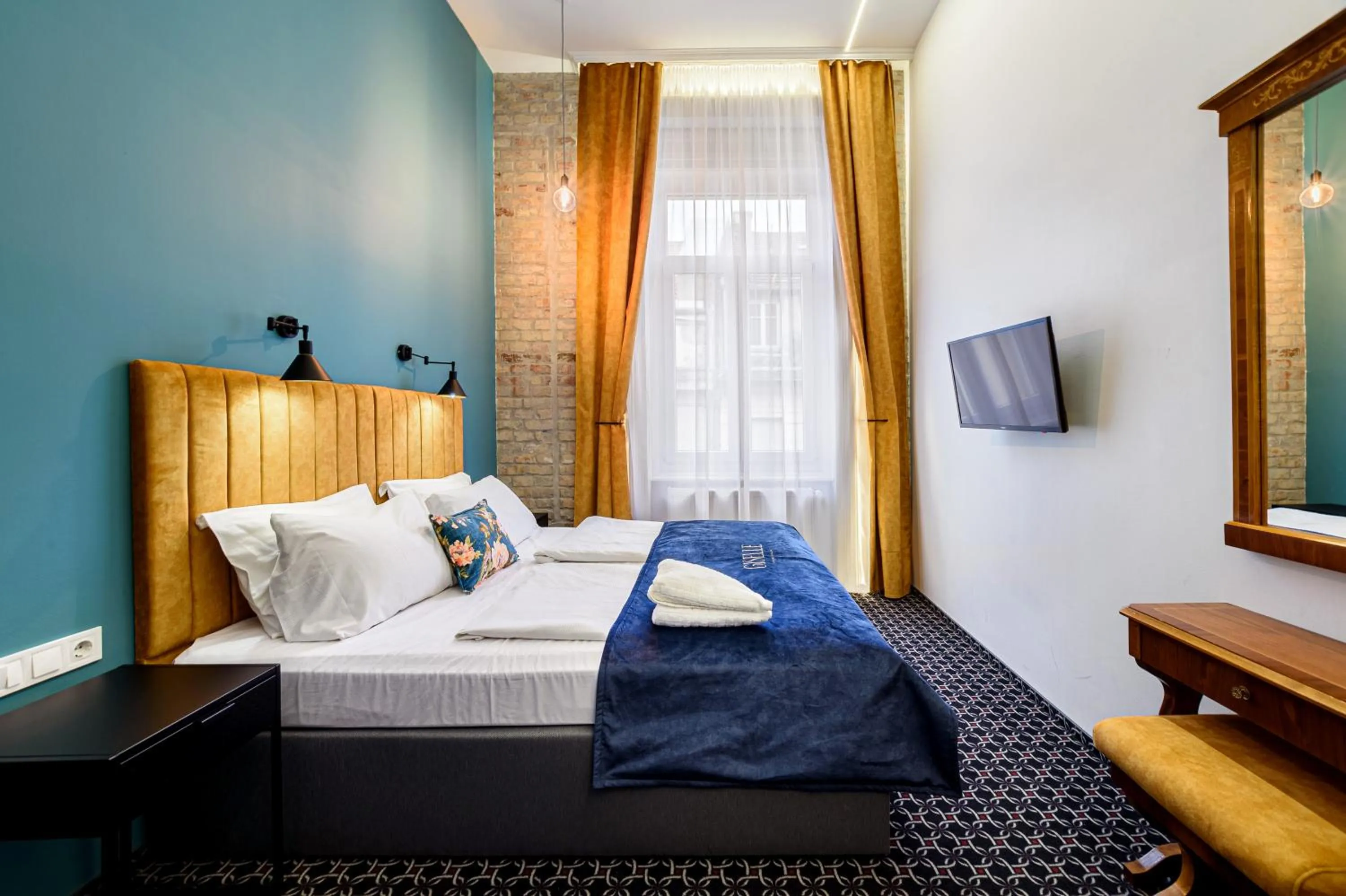 Bed in Giselle Vintage Doubles - Adults Only