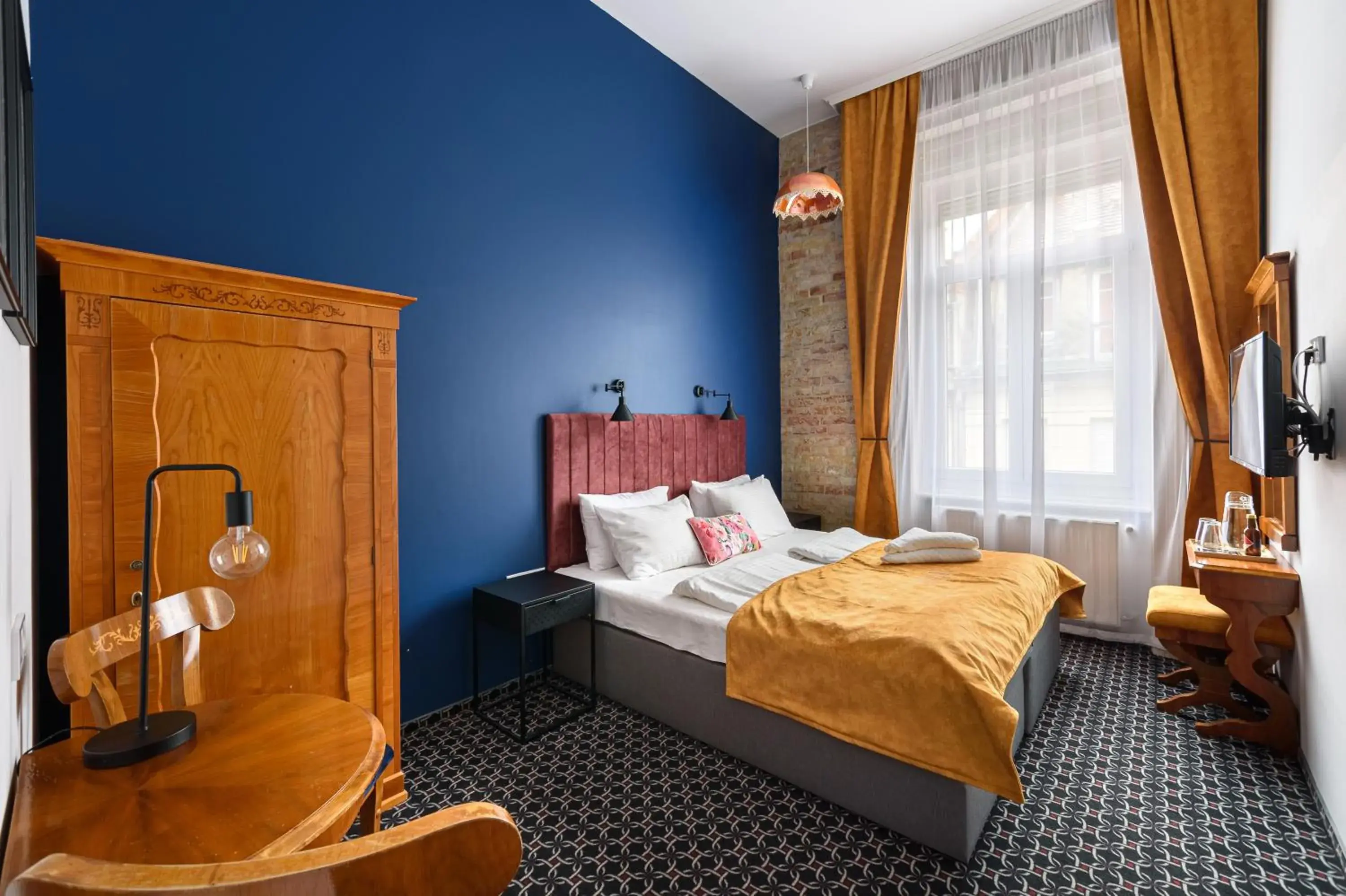 Bed in Giselle Vintage Doubles - Adults Only Bed in Giselle Vintage Doubles - Adults Only