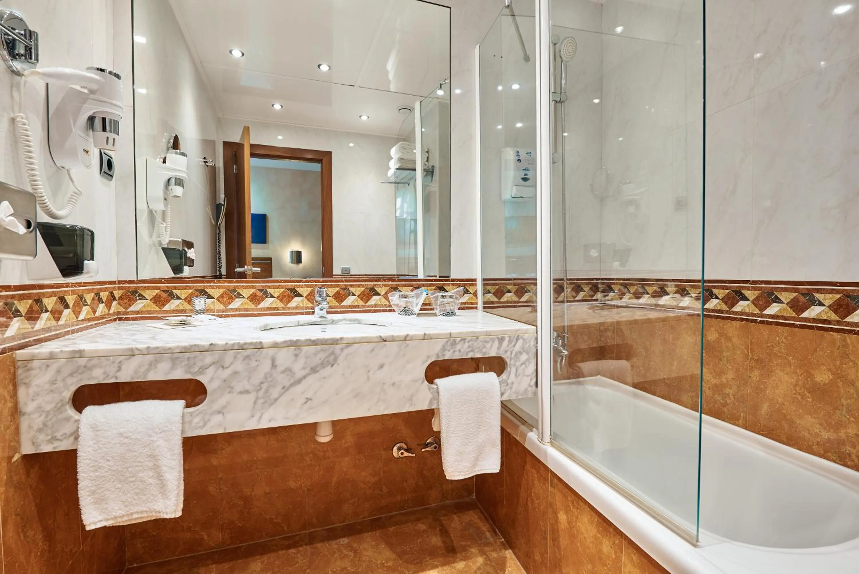 Bathroom in Garbi Millenni