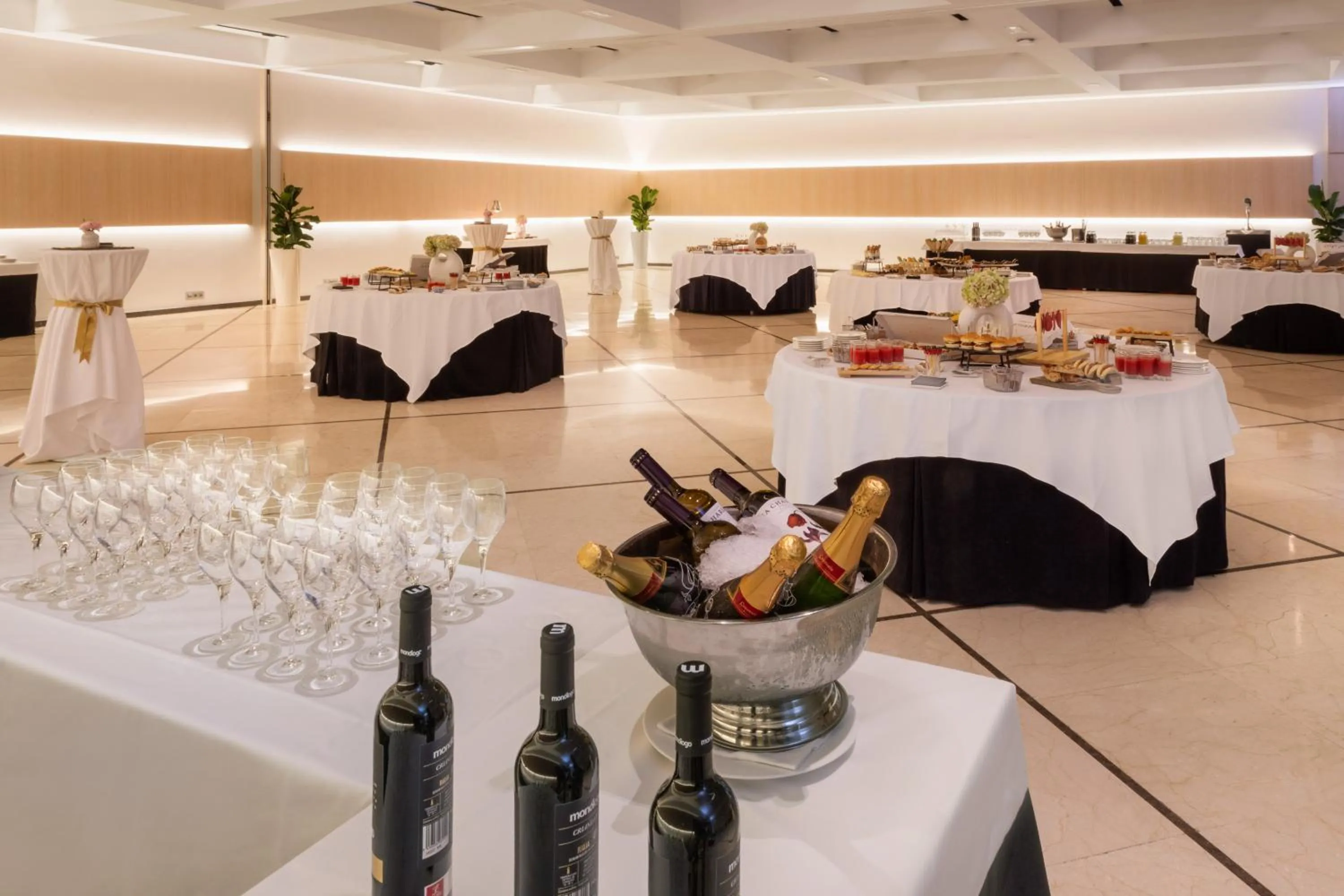 Food and drinks in Melia Barcelona Sarriá