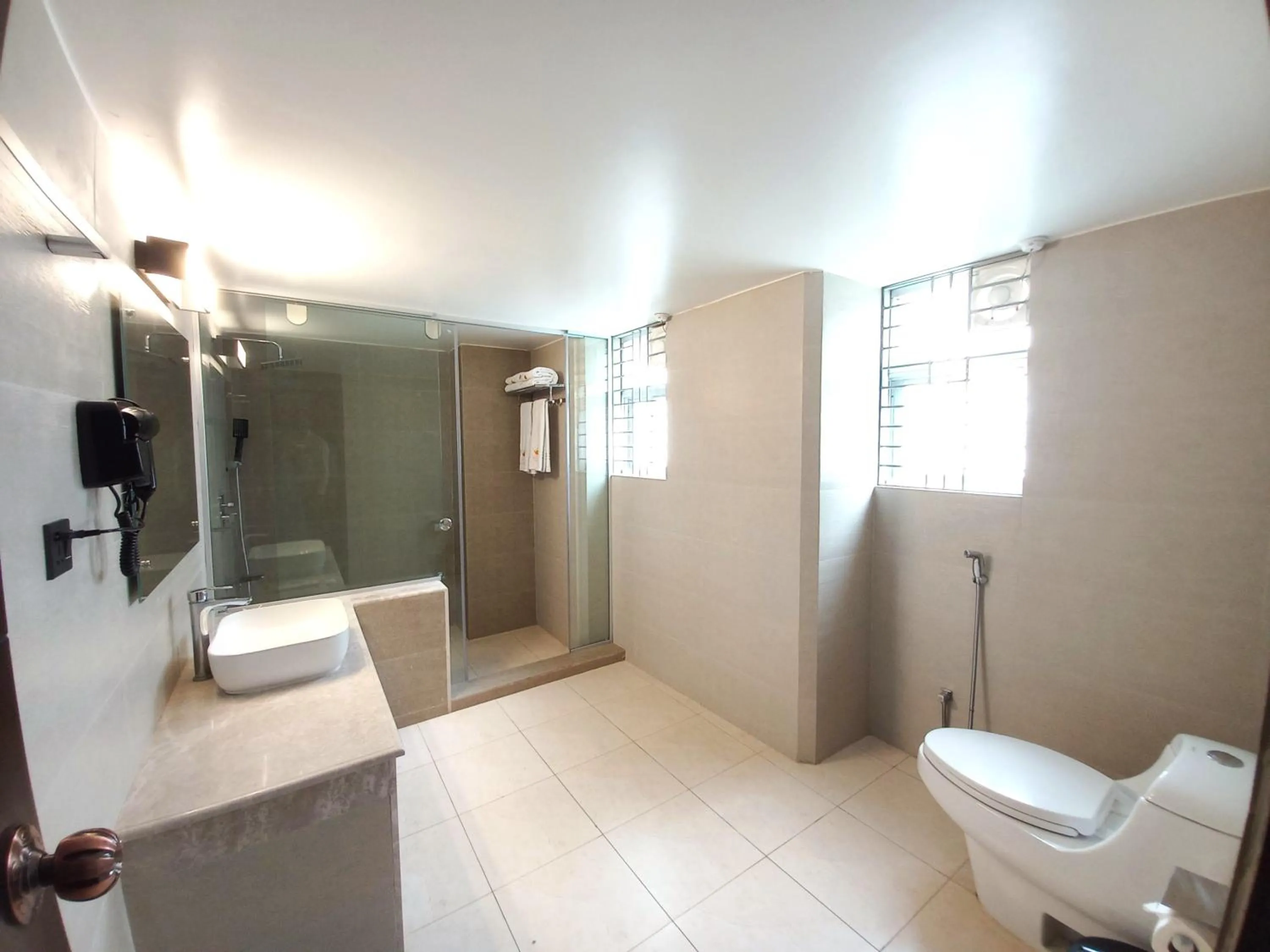 Shower in Hotel Elite Palace