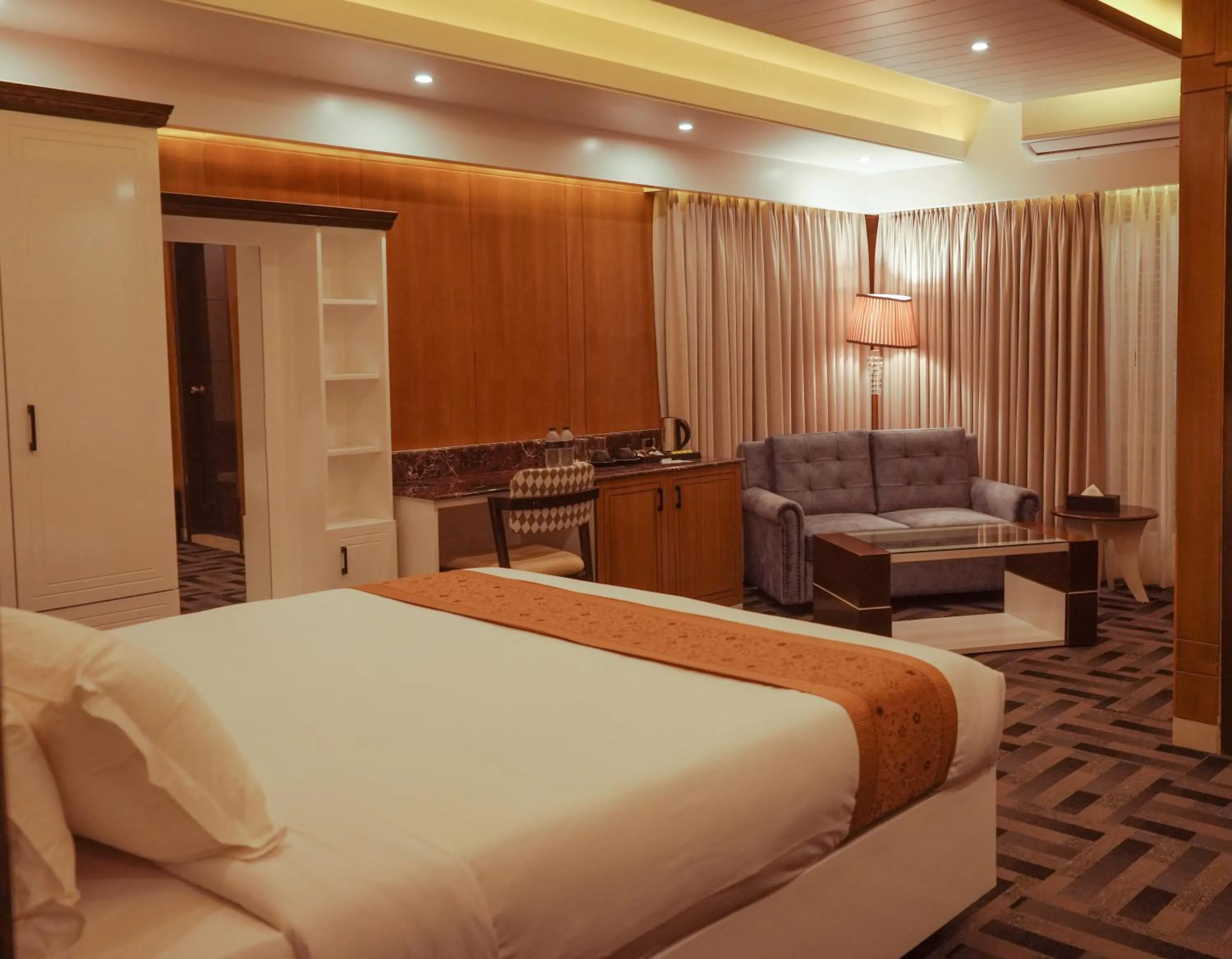 Seating area, Bed in Hotel Elite Palace