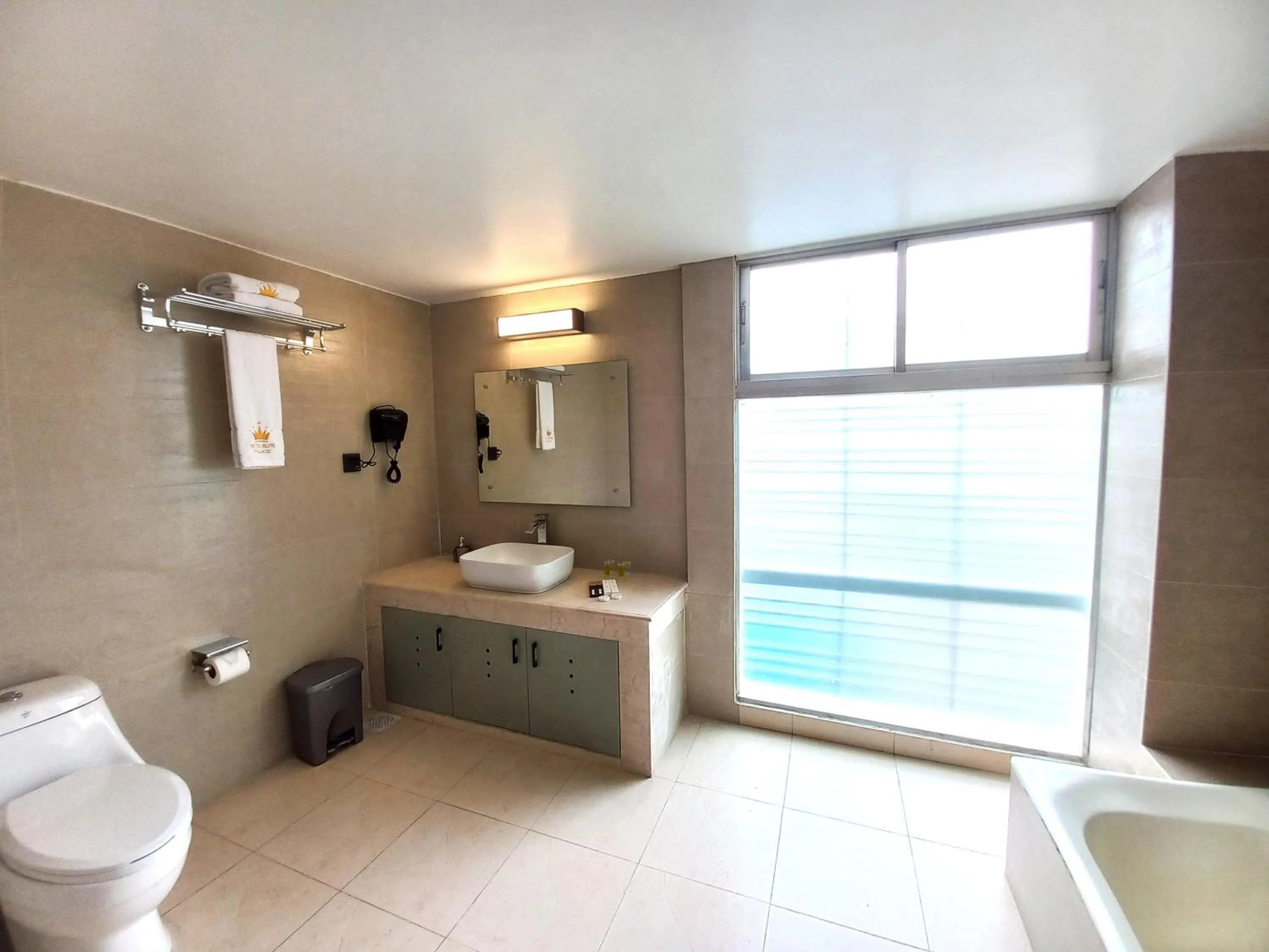 Shower in Hotel Elite Palace