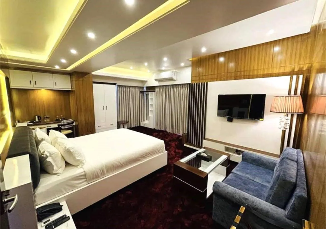 Living room, Bed in Hotel Elite Palace