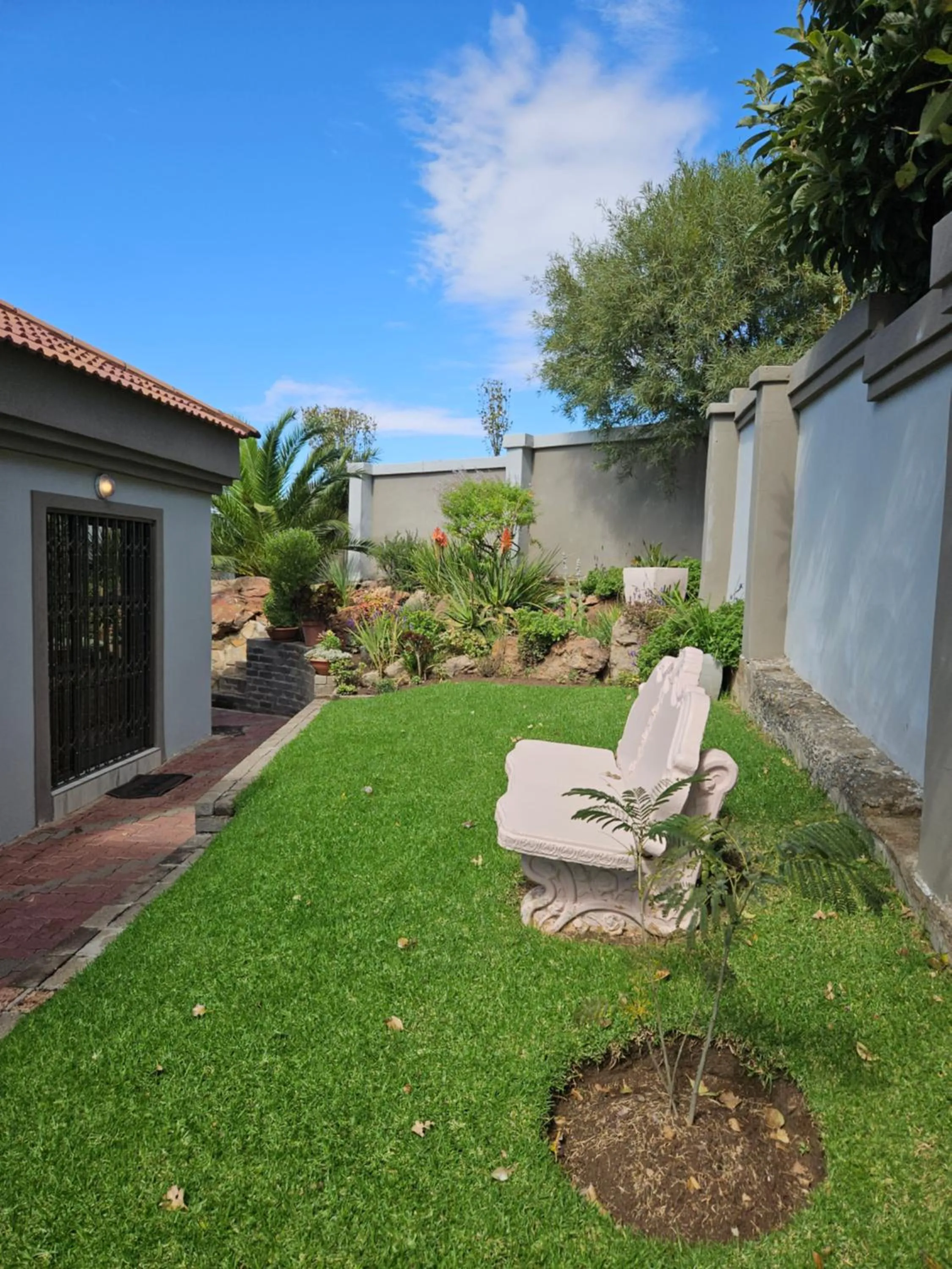 Garden in Three Stones Executive Apartments