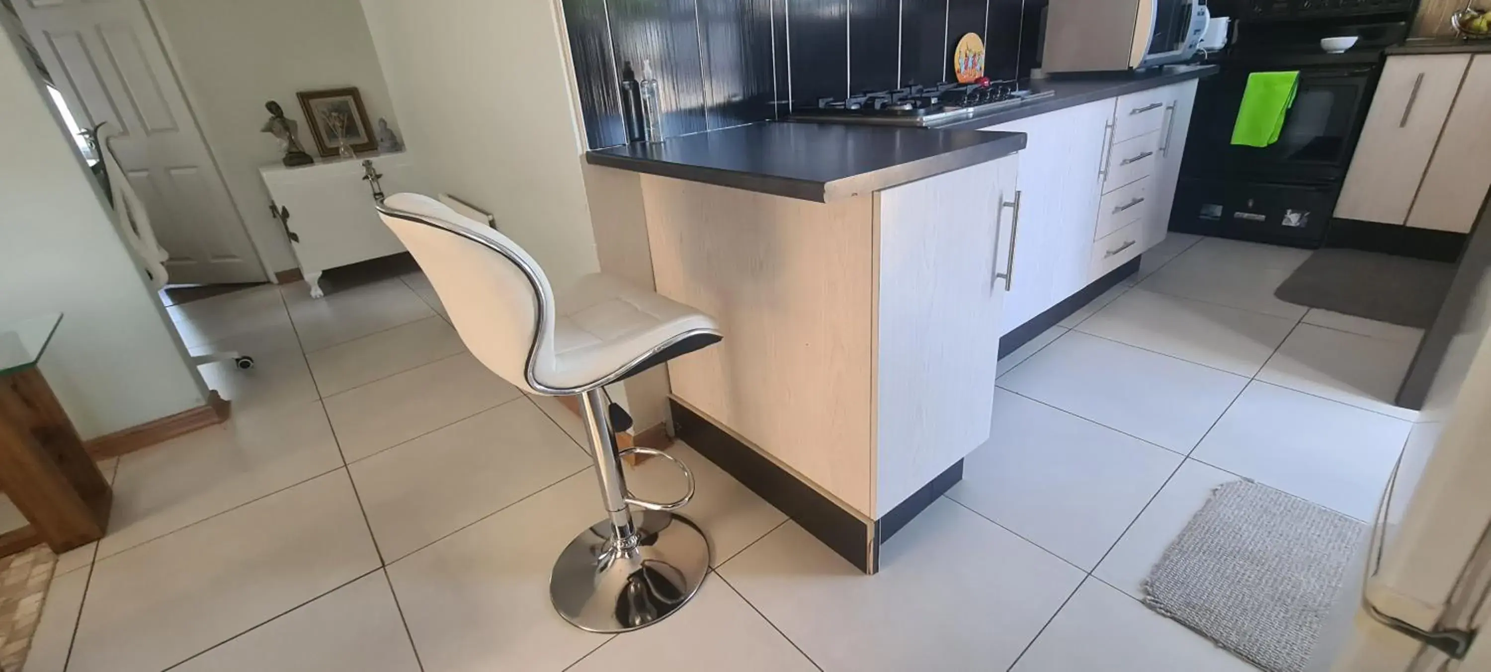 Two-Bedroom Apartment - single occupancy in Three Stones Executive Apartments Two-Bedroom Apartment - single occupancy in Three Stones Executive Apartments