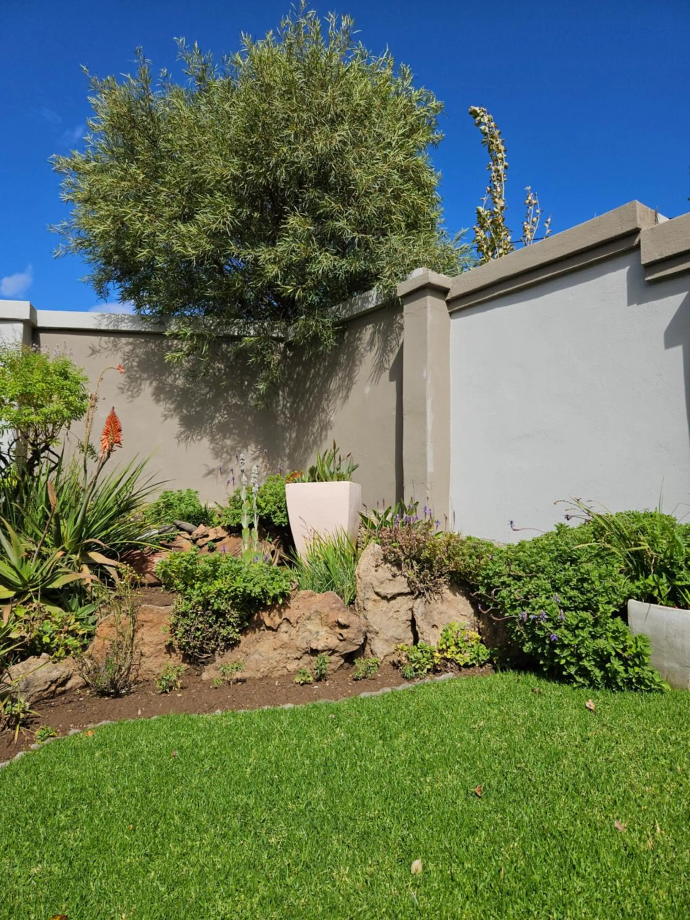 Garden in Three Stones Executive Apartments