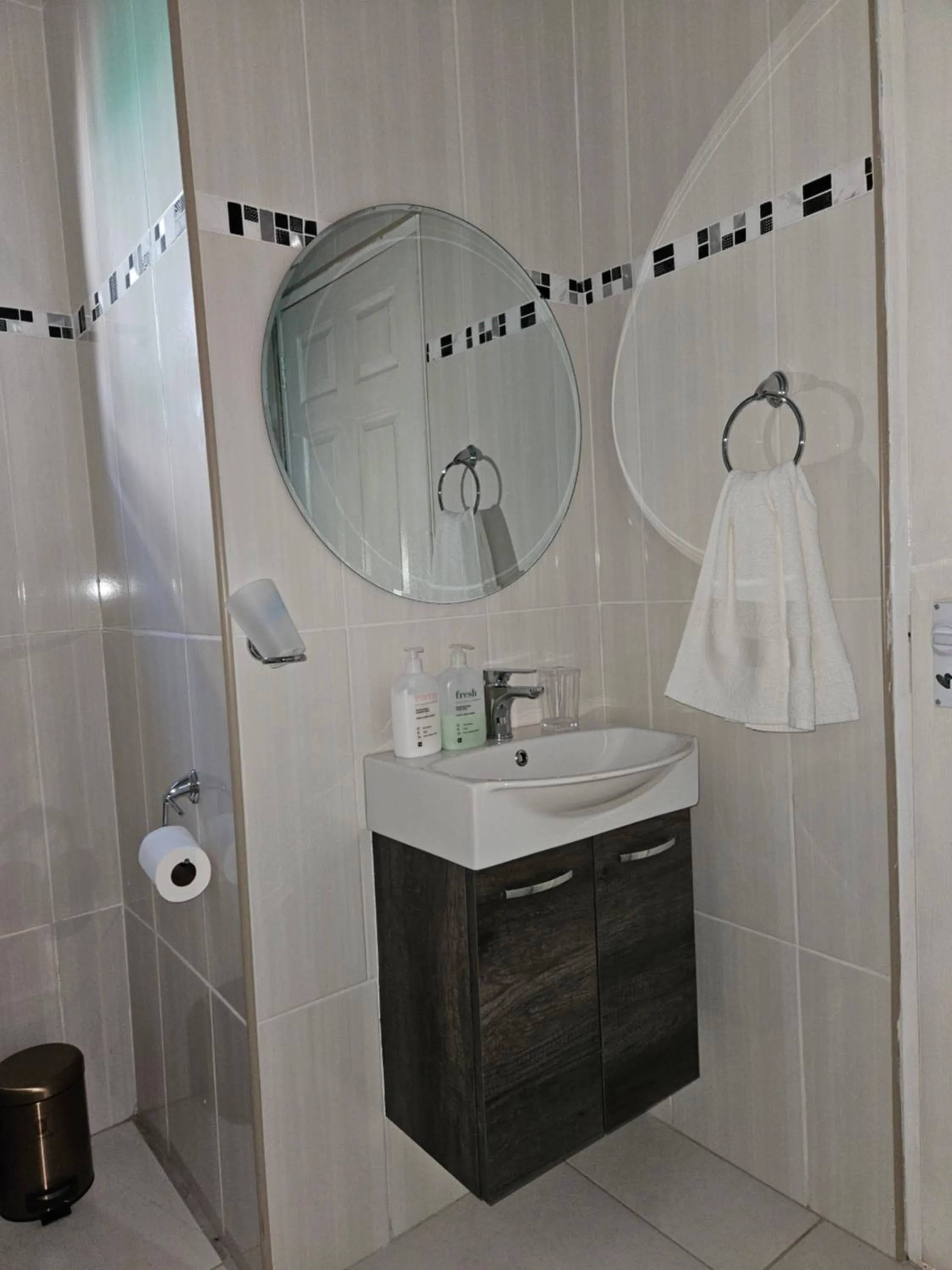 Bathroom in Three Stones Executive Apartments