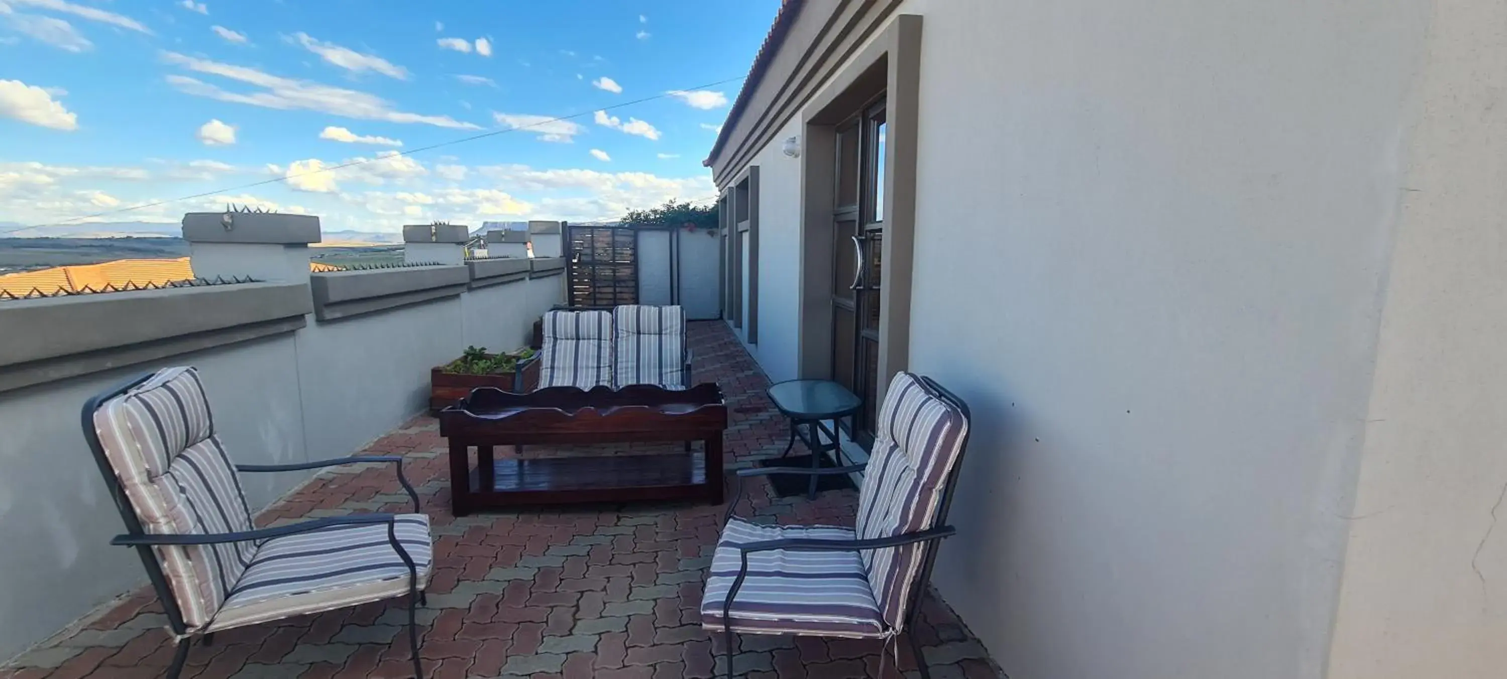One-Bedroom Apartment - single occupancy in Three Stones Executive Apartments One-Bedroom Apartment - single occupancy in Three Stones Executive Apartments