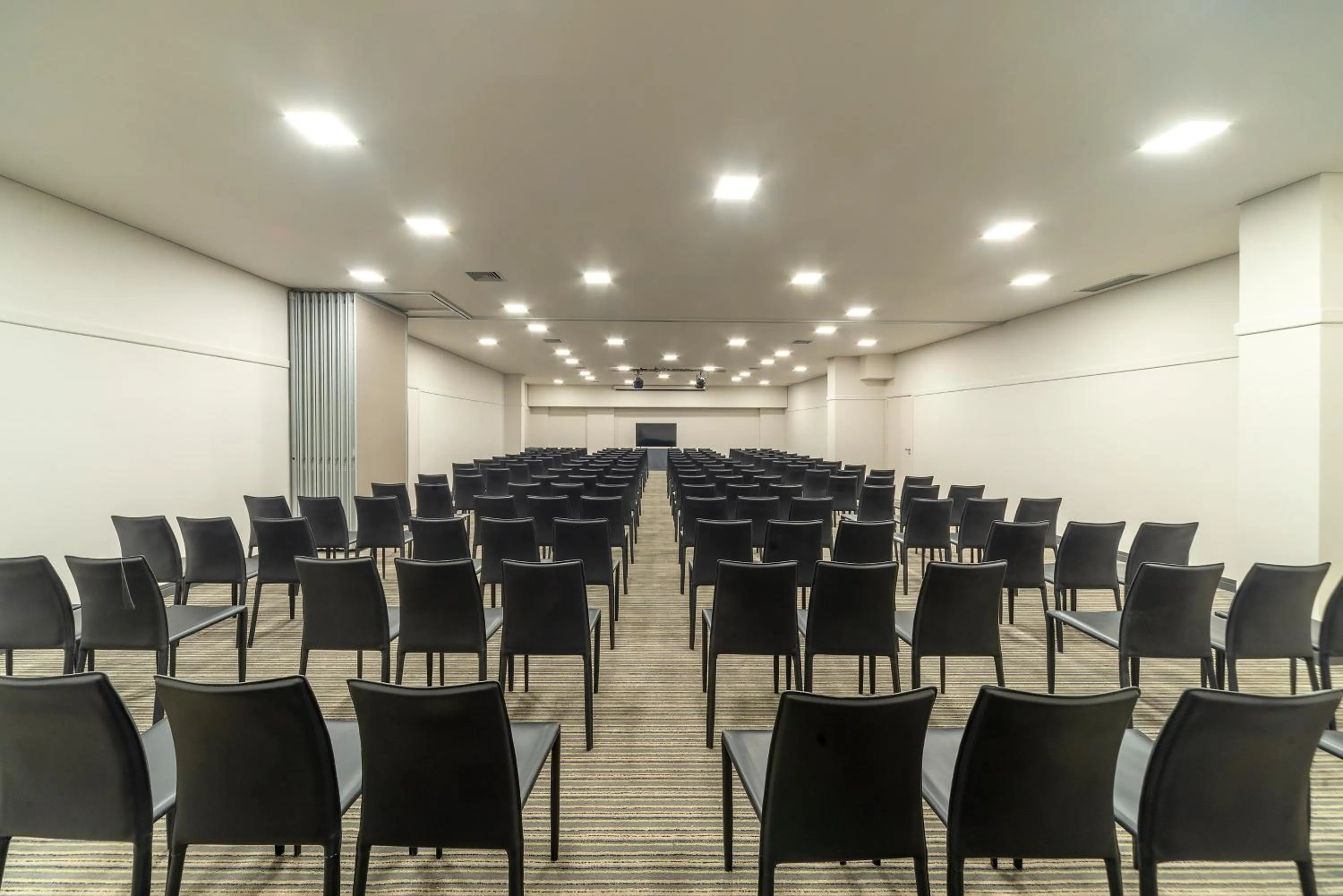Meeting/conference room in Laghetto Stilo São Paulo