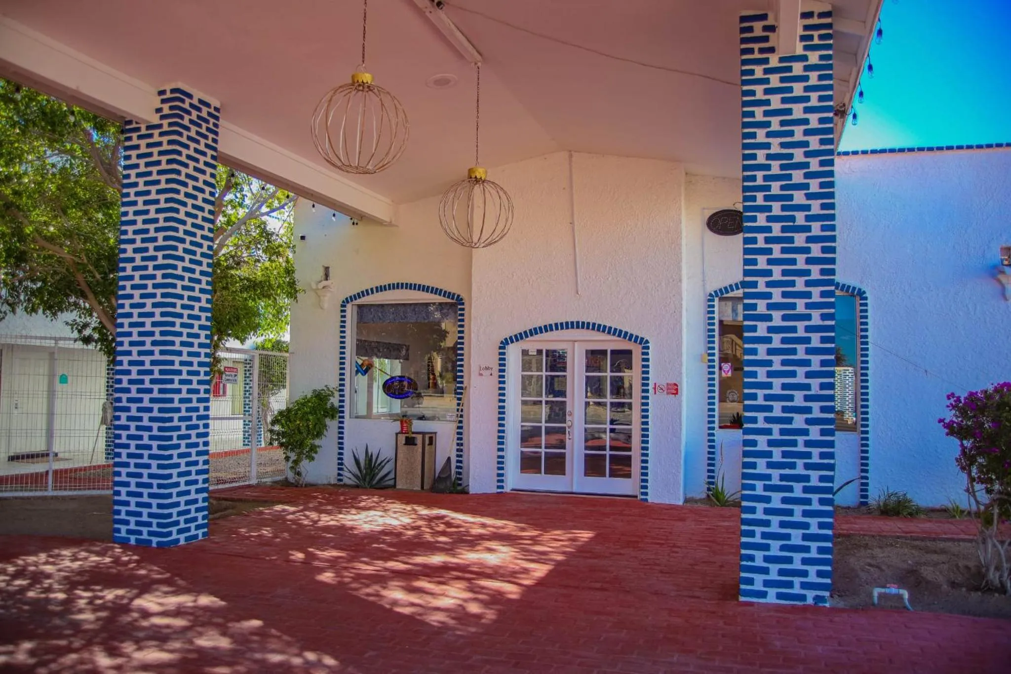 Facade/entrance in Playa Inn Rocky Point