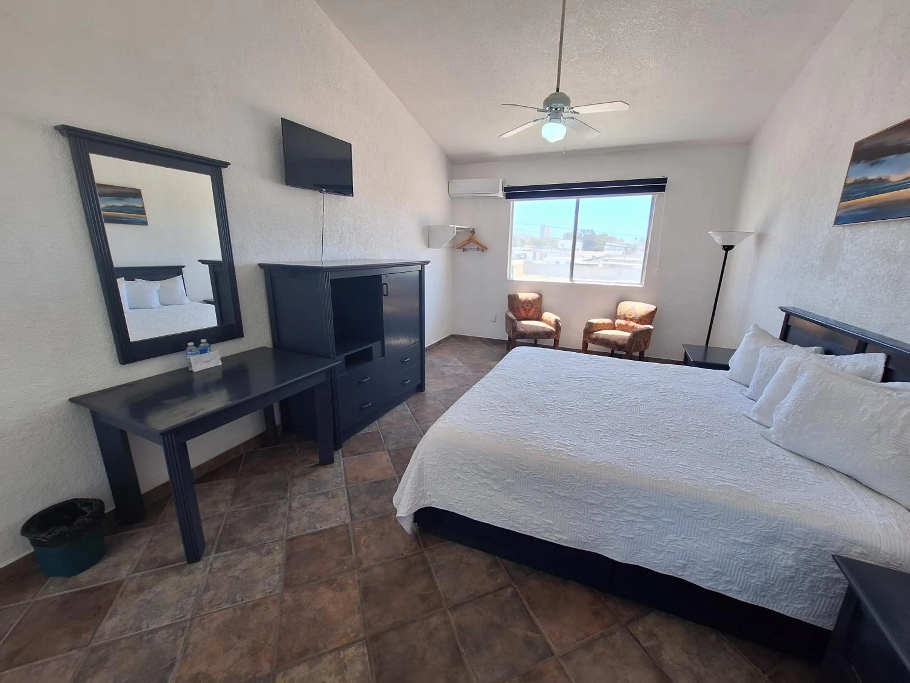 TV and multimedia, Bed in Playa Inn Rocky Point