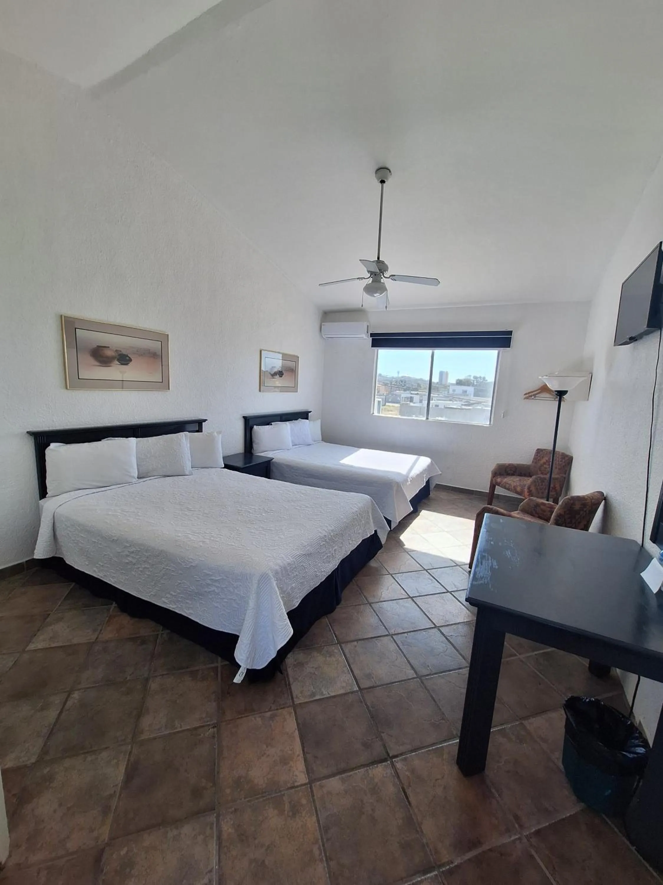 TV and multimedia, Bed in Playa Inn Rocky Point