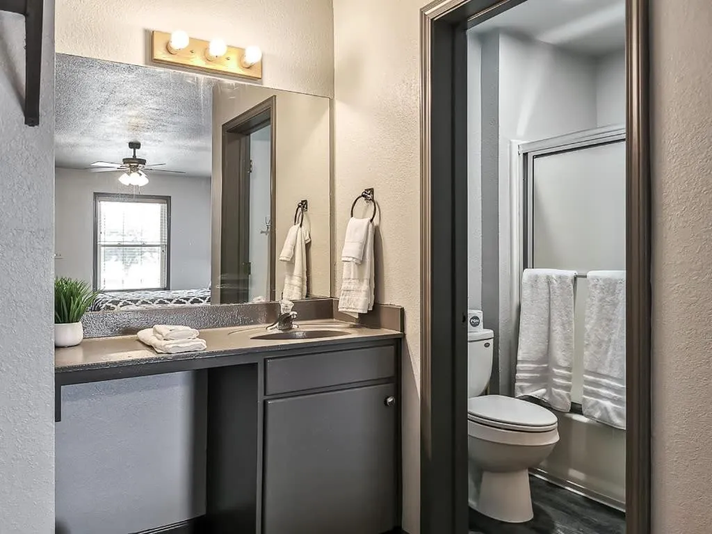 Valley Cabins Double Queen Hotel Room