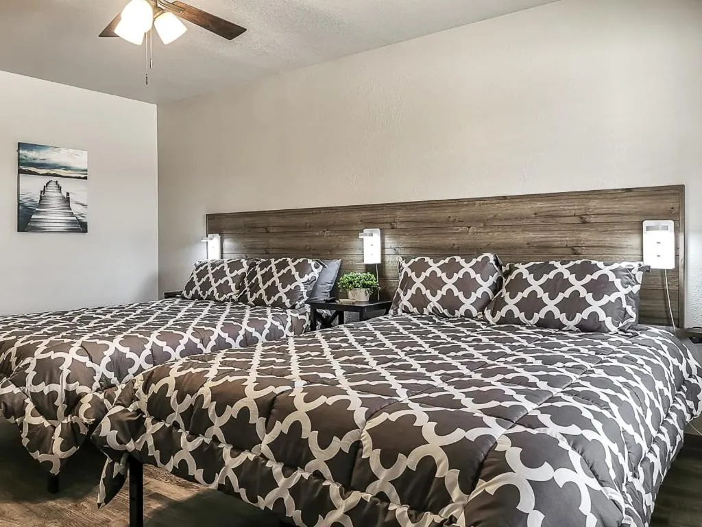 Valley Cabins Double Queen Hotel Room