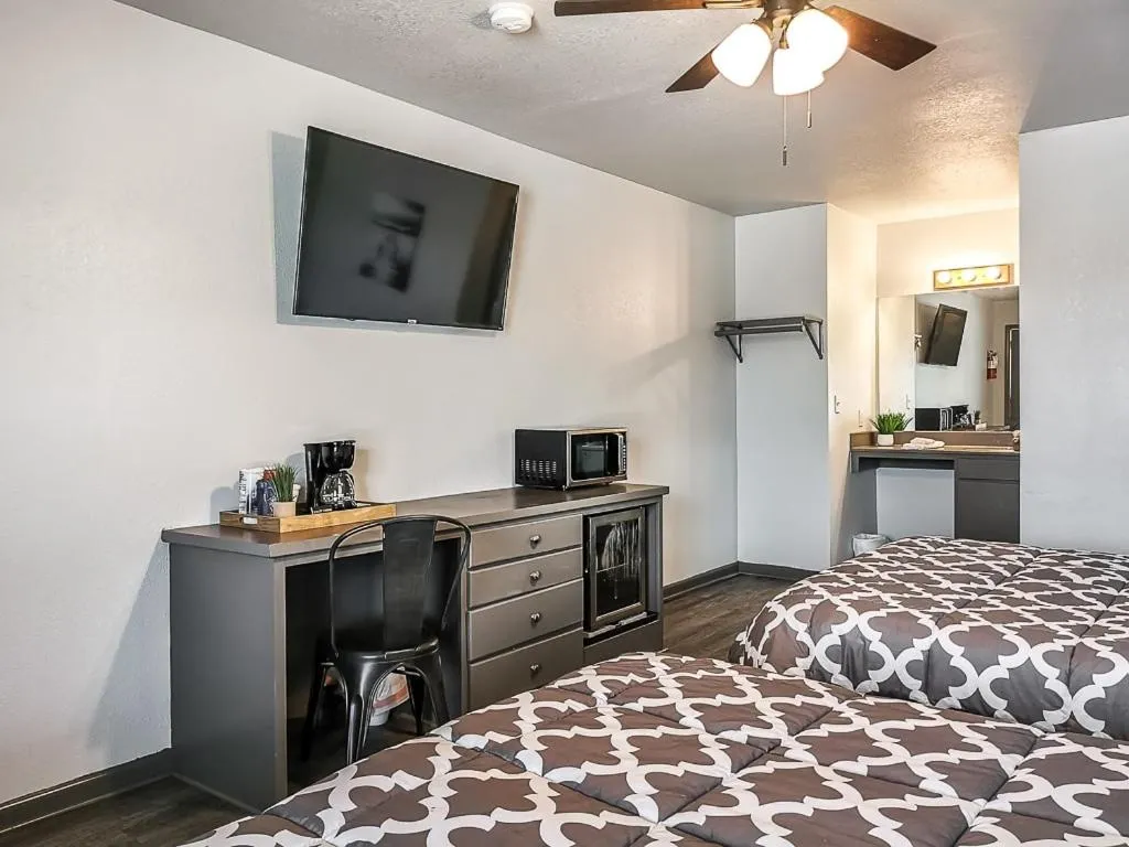 Valley Cabins Double Queen Hotel Room