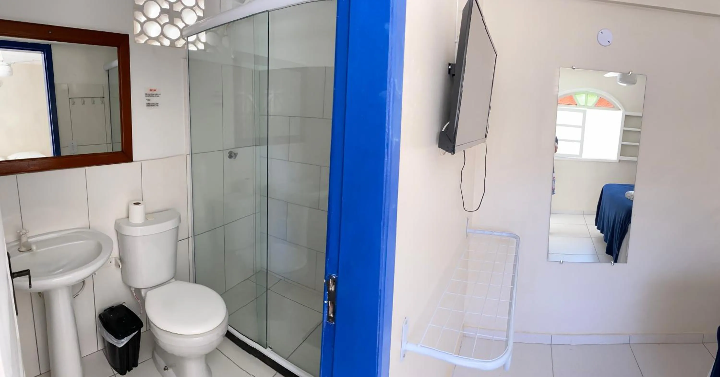 Toilet in Pousada EntreMares -Centro-