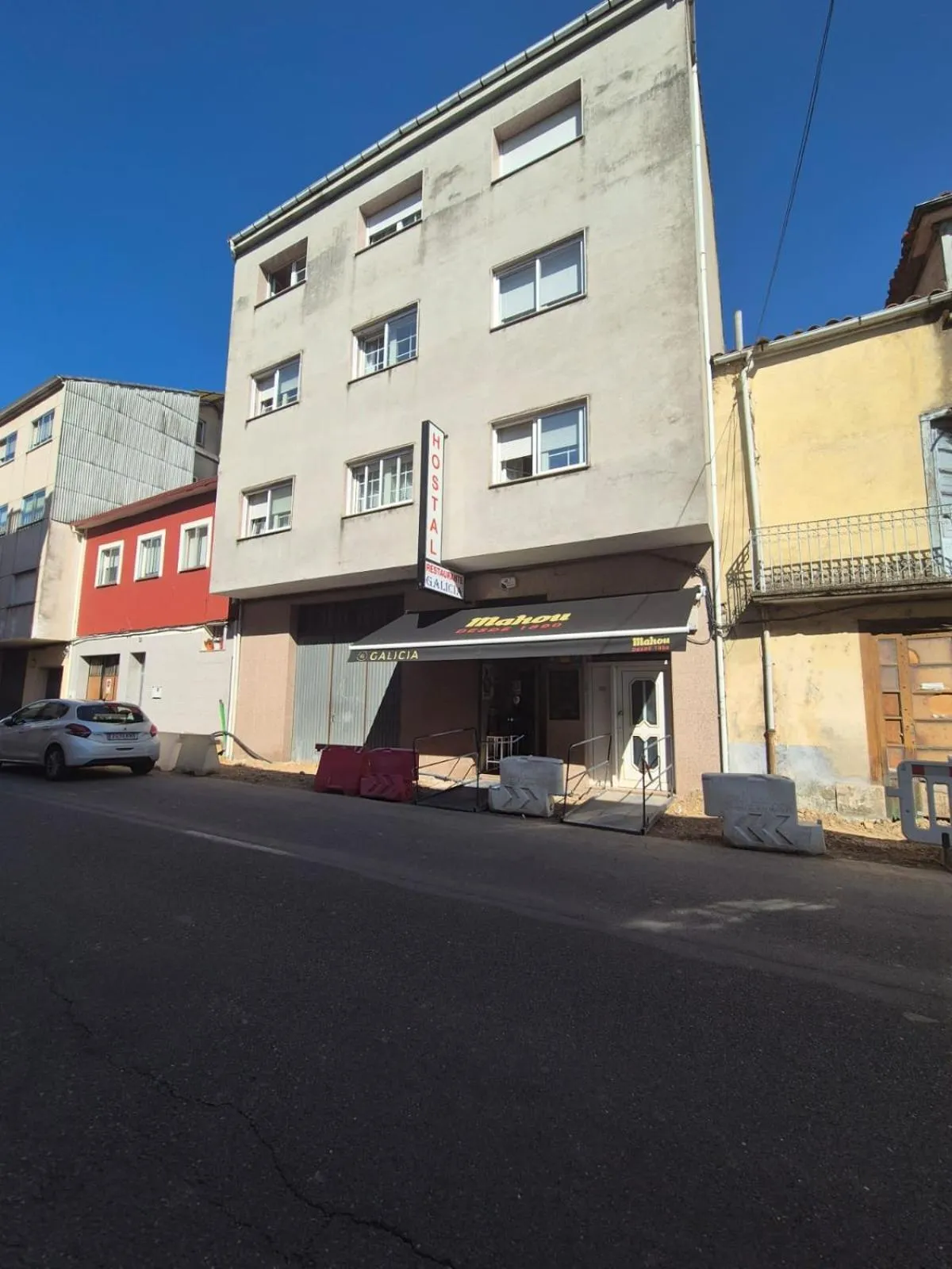 Property building in Hostal Galicia