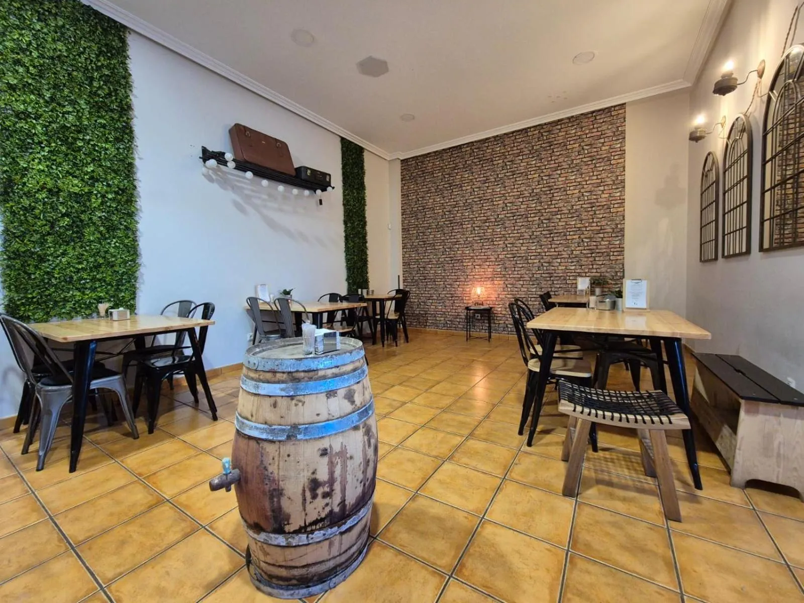 Restaurant/places to eat in Hostal Galicia