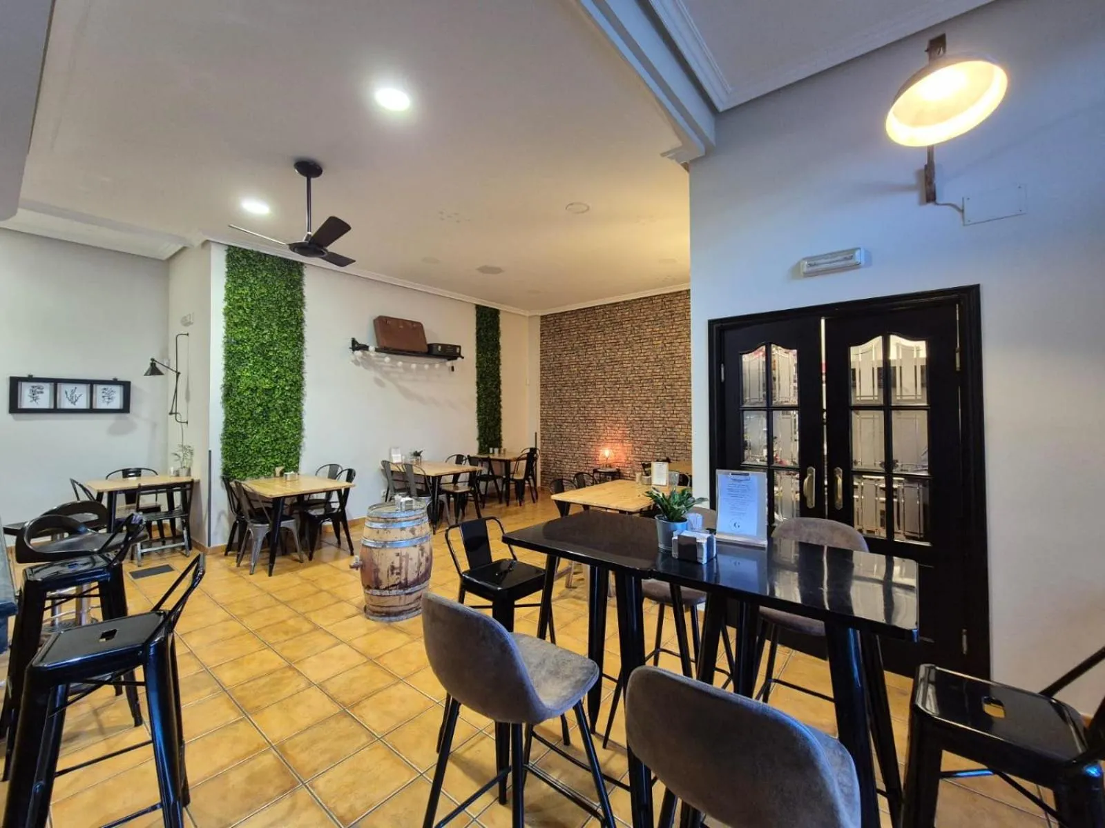 Restaurant/places to eat in Hostal Galicia