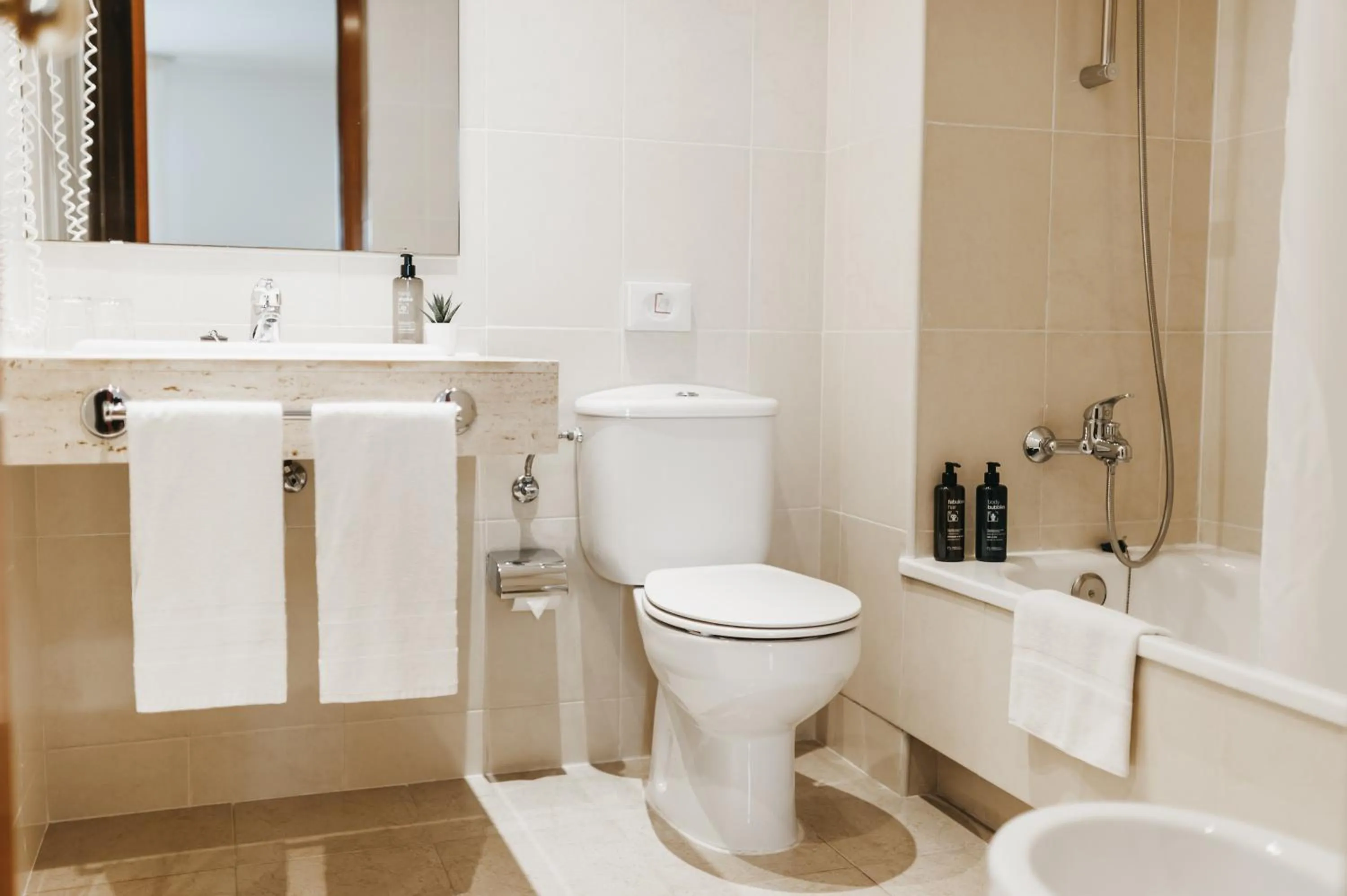 Bathroom in Oriente Atiram Hotel