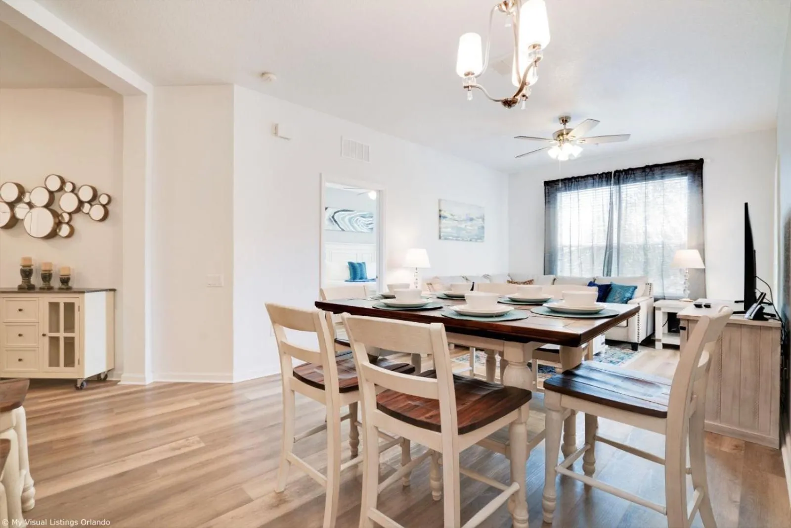 Dining area in Vista Cay Resort
