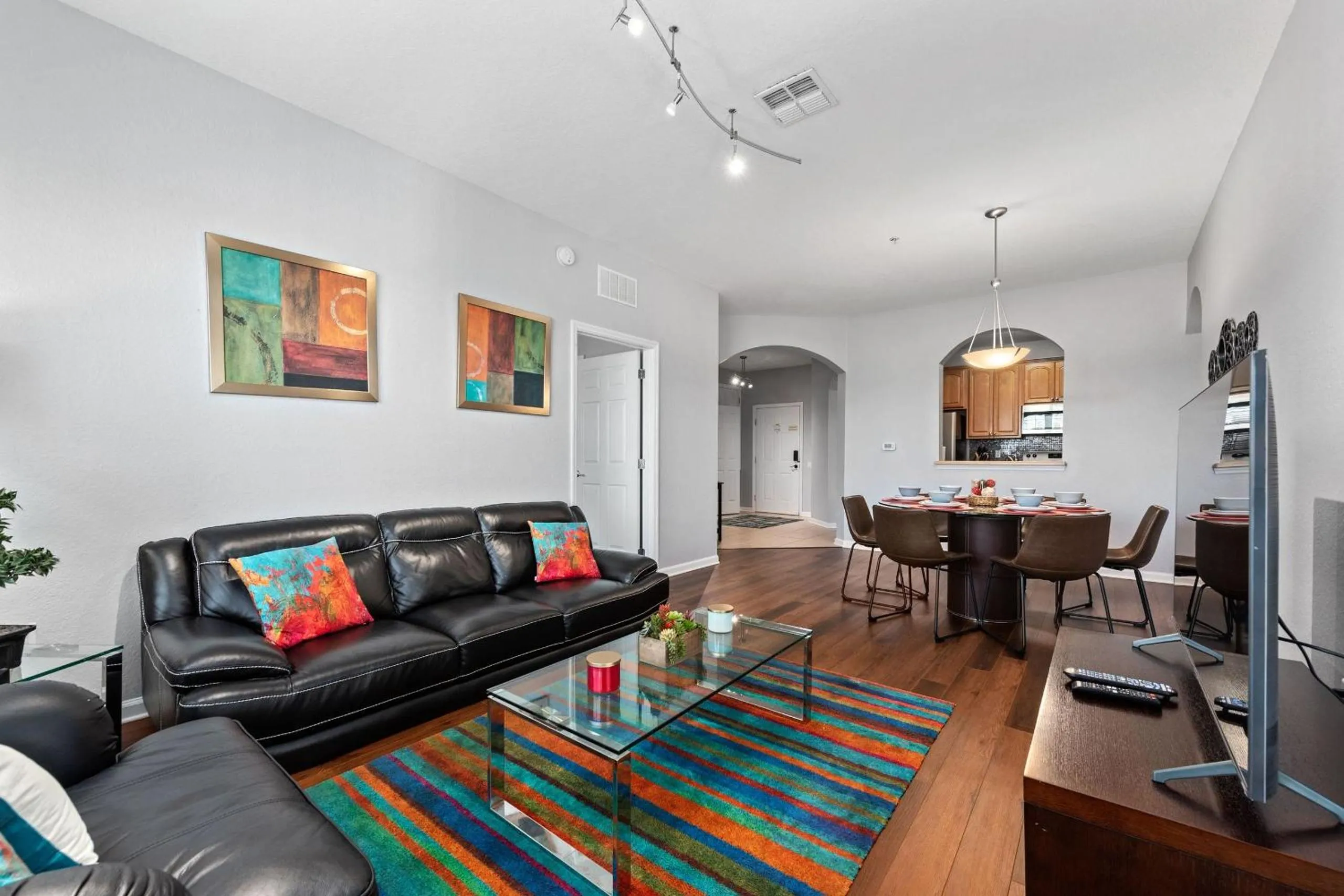 Communal lounge/ TV room in Vista Cay Resort