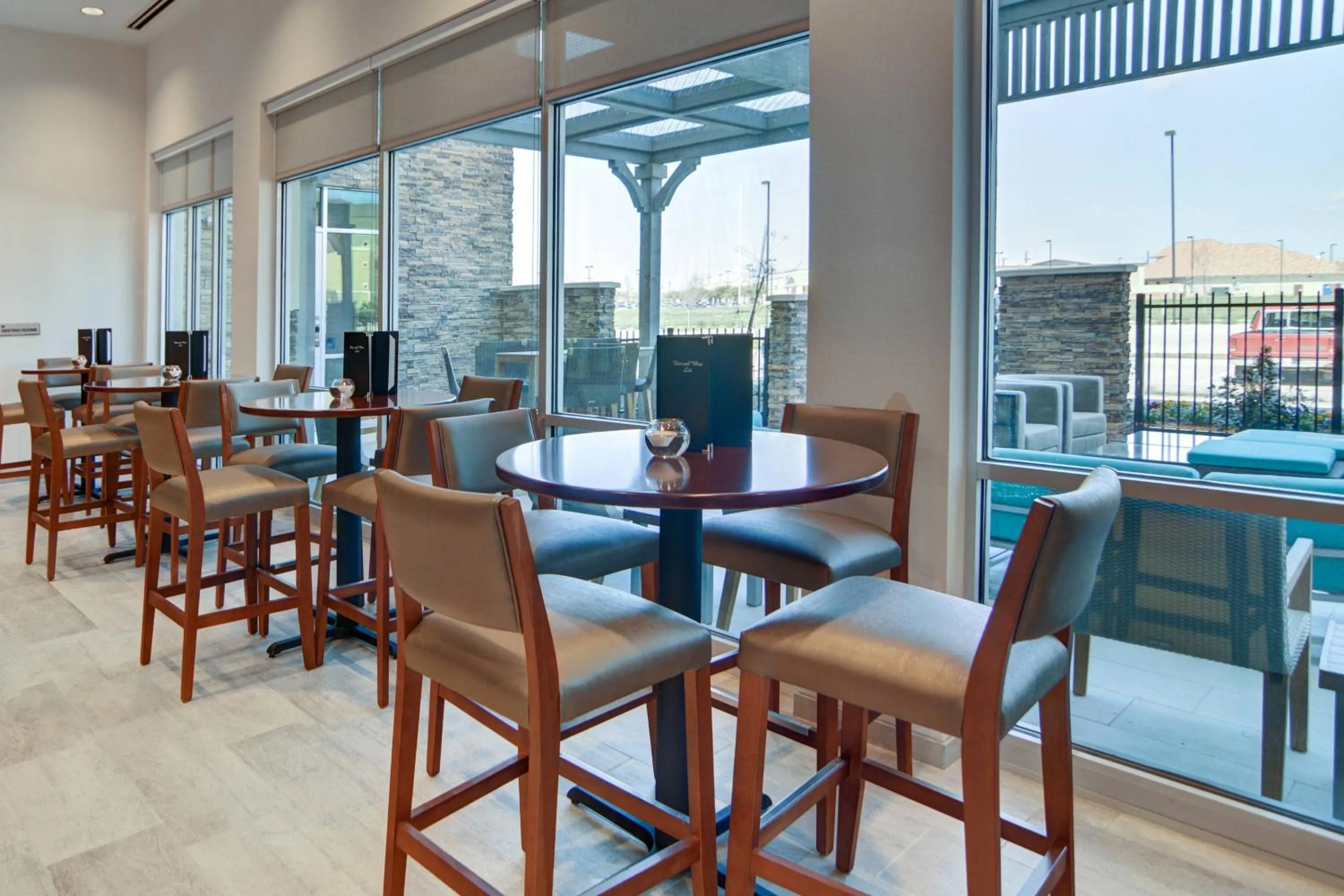 Lounge or bar in SpringHill Suites by Marriott Dallas Plano/Frisco