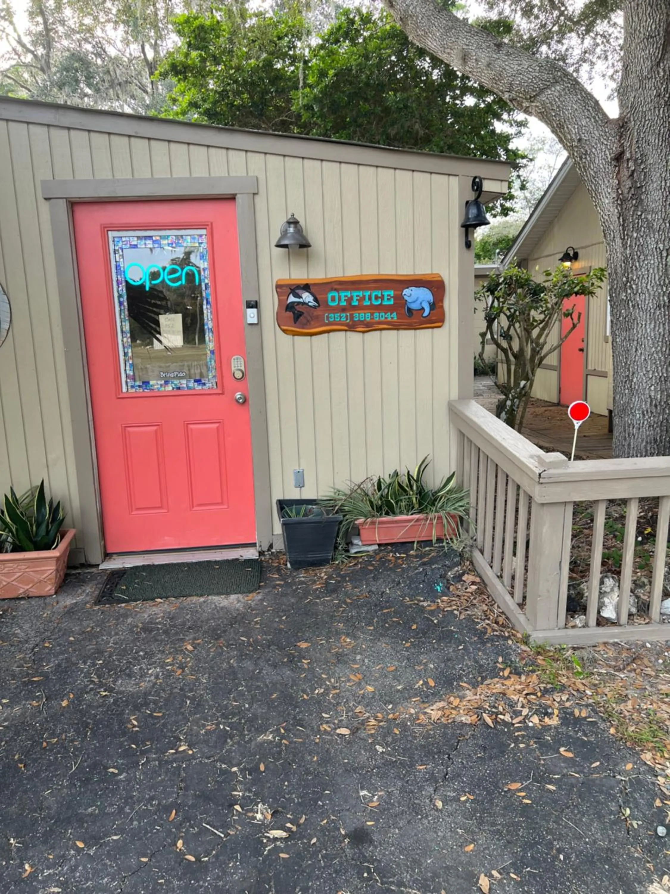 Nature Coast Inn & Cottages