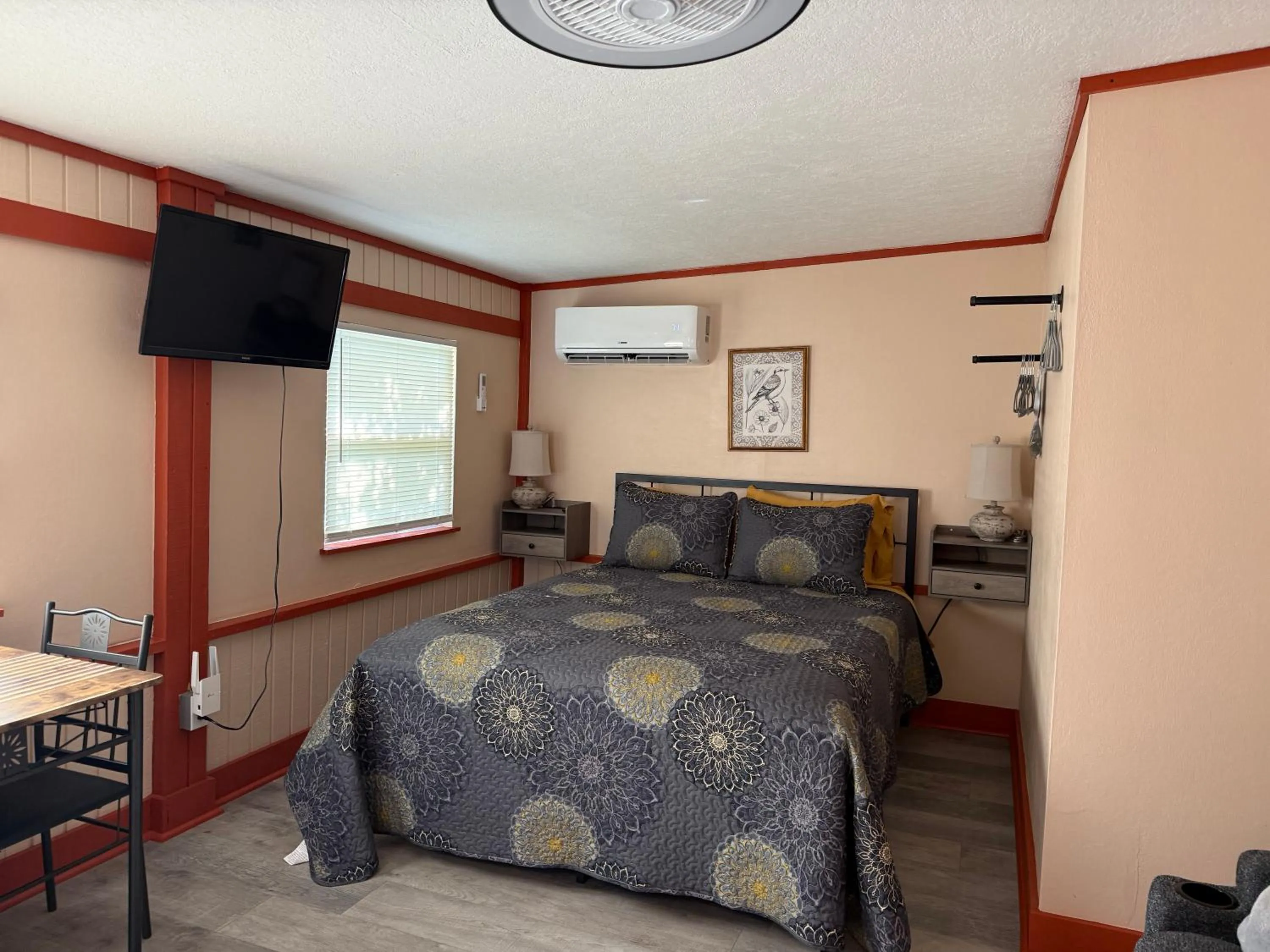 Bed in Nature Coast Inn & Cottages