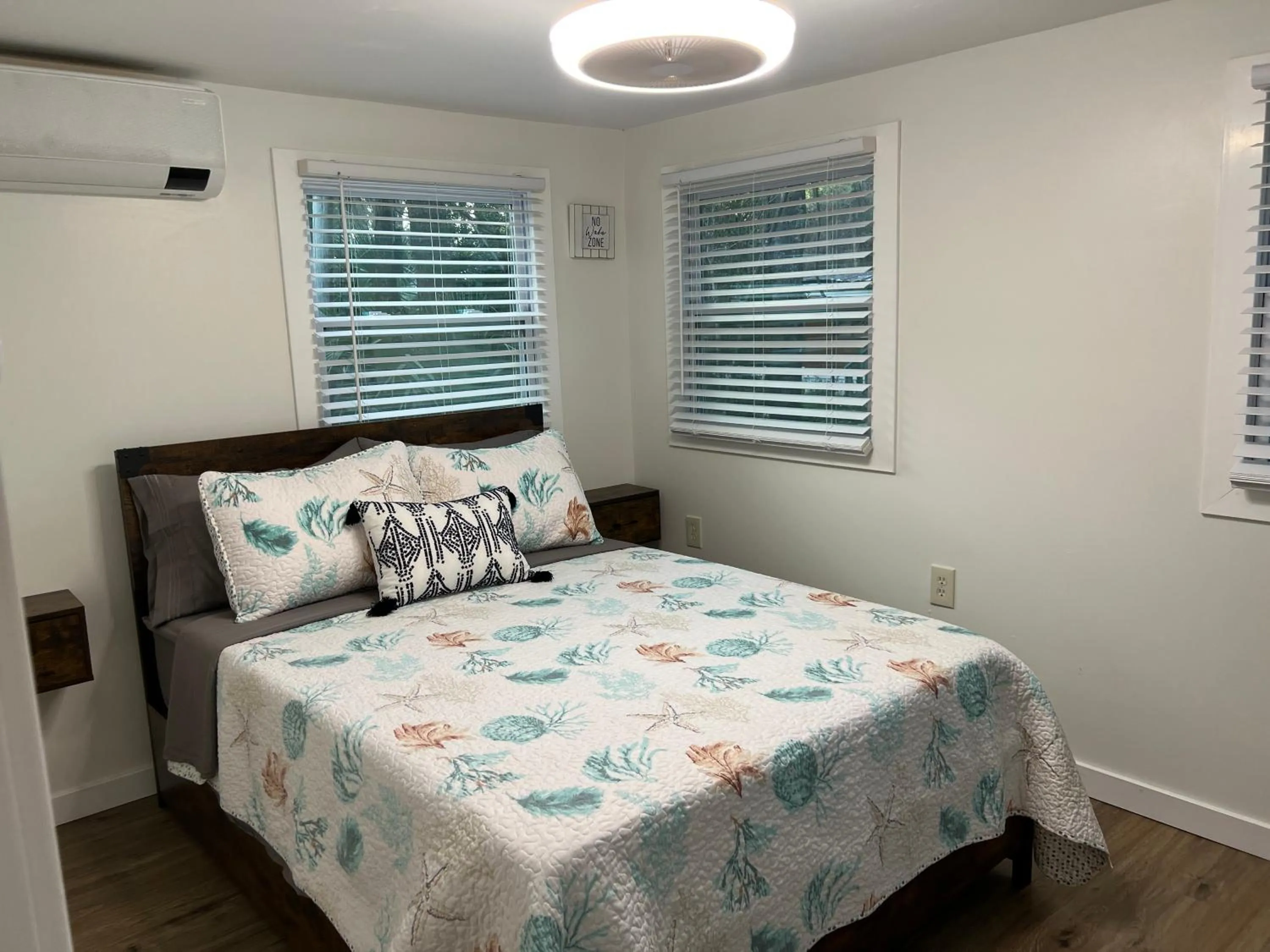 Bed in Nature Coast Inn & Cottages