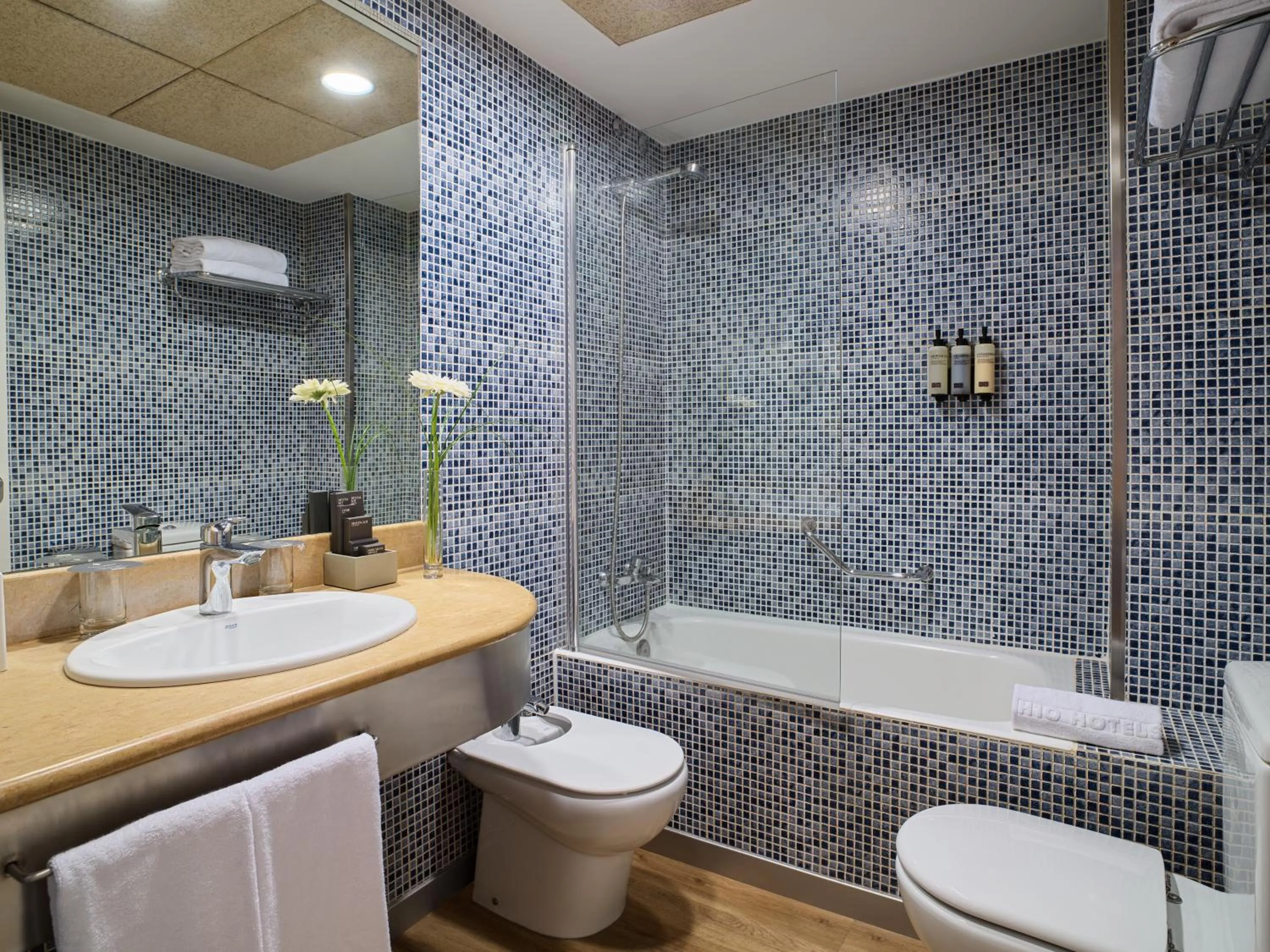 Bathroom in H10 Raco del Pi