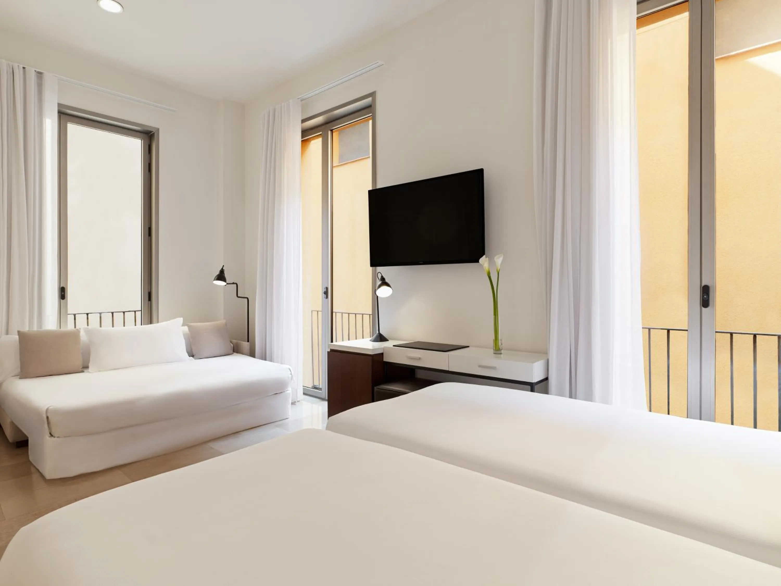 Photo of the whole room, Bed in H10 Raco del Pi