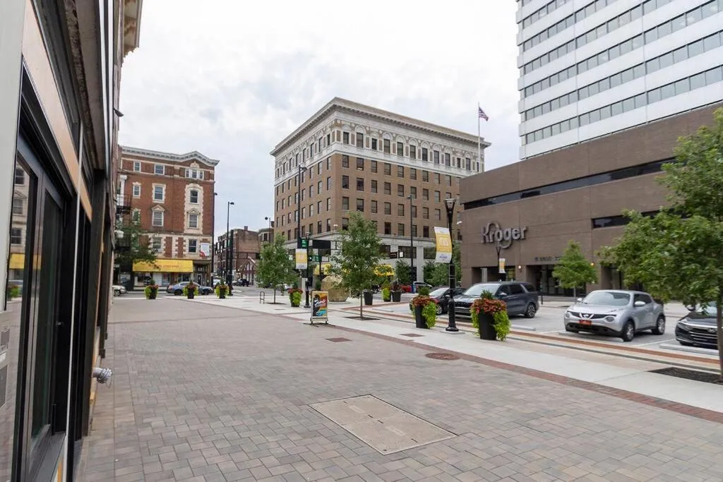 Neighbourhood in Spacious 1 bed 1 bath Downtown OTR condo minutes walk to the Reds Bengals stadium & more!