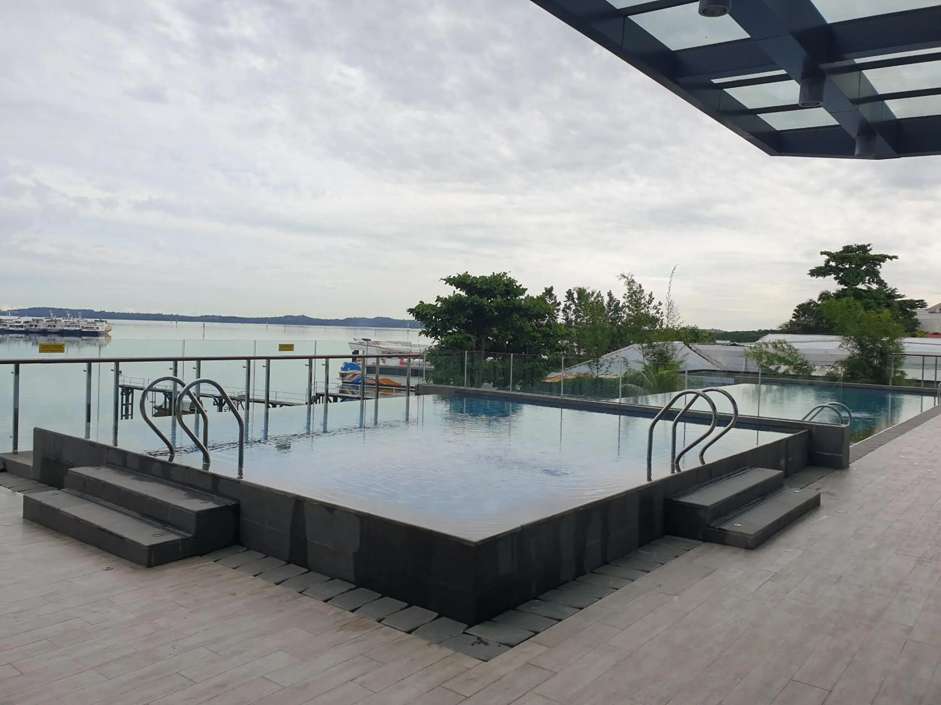 Swimming pool in CozyHomes at One Residence Batam Swimming pool in CozyHomes at One Residence Batam