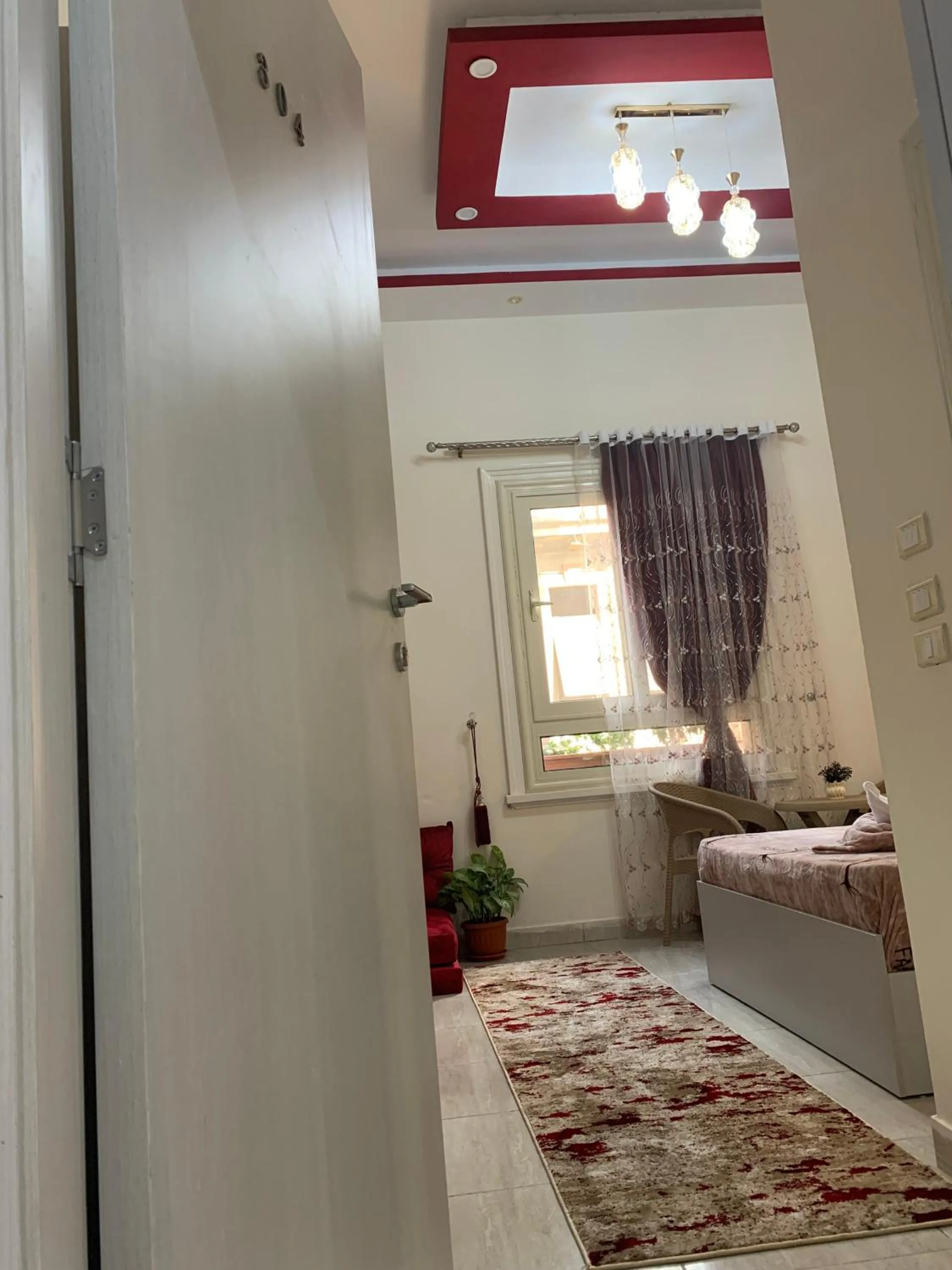 Living room, Bed in Crown Hotel